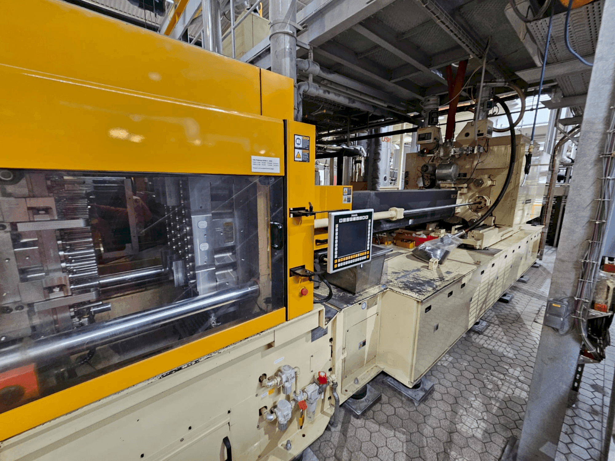 Čelní pohled na Husky HPETL230E-RSE95D-95 stroj