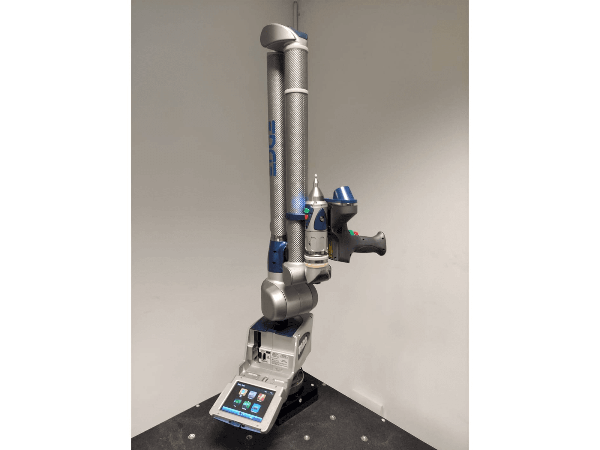 Čelní pohled na Faro Edge ScanArm 2.7 stroj