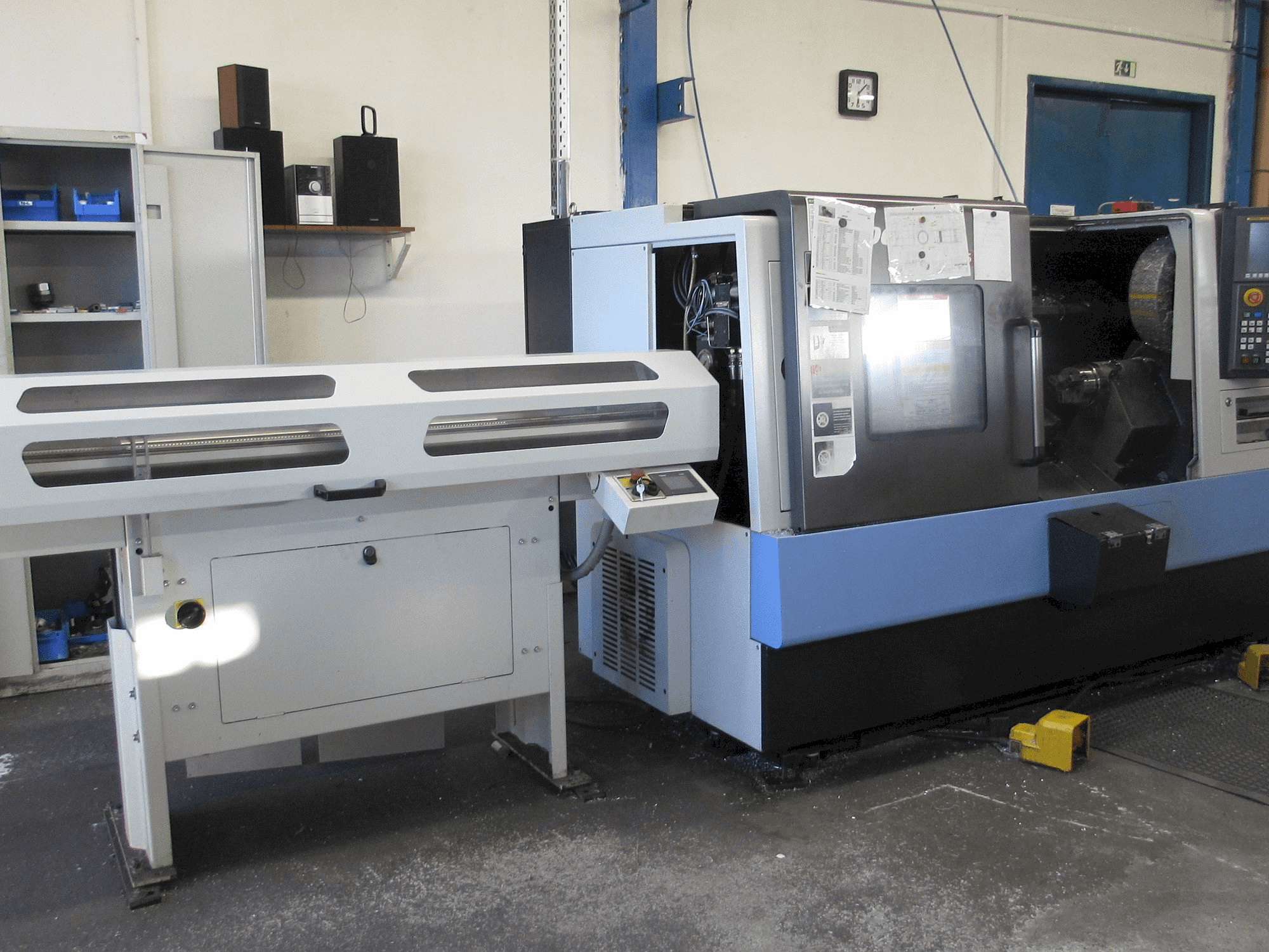 Čelní pohled na Doosan Lynx 220 LMS stroj