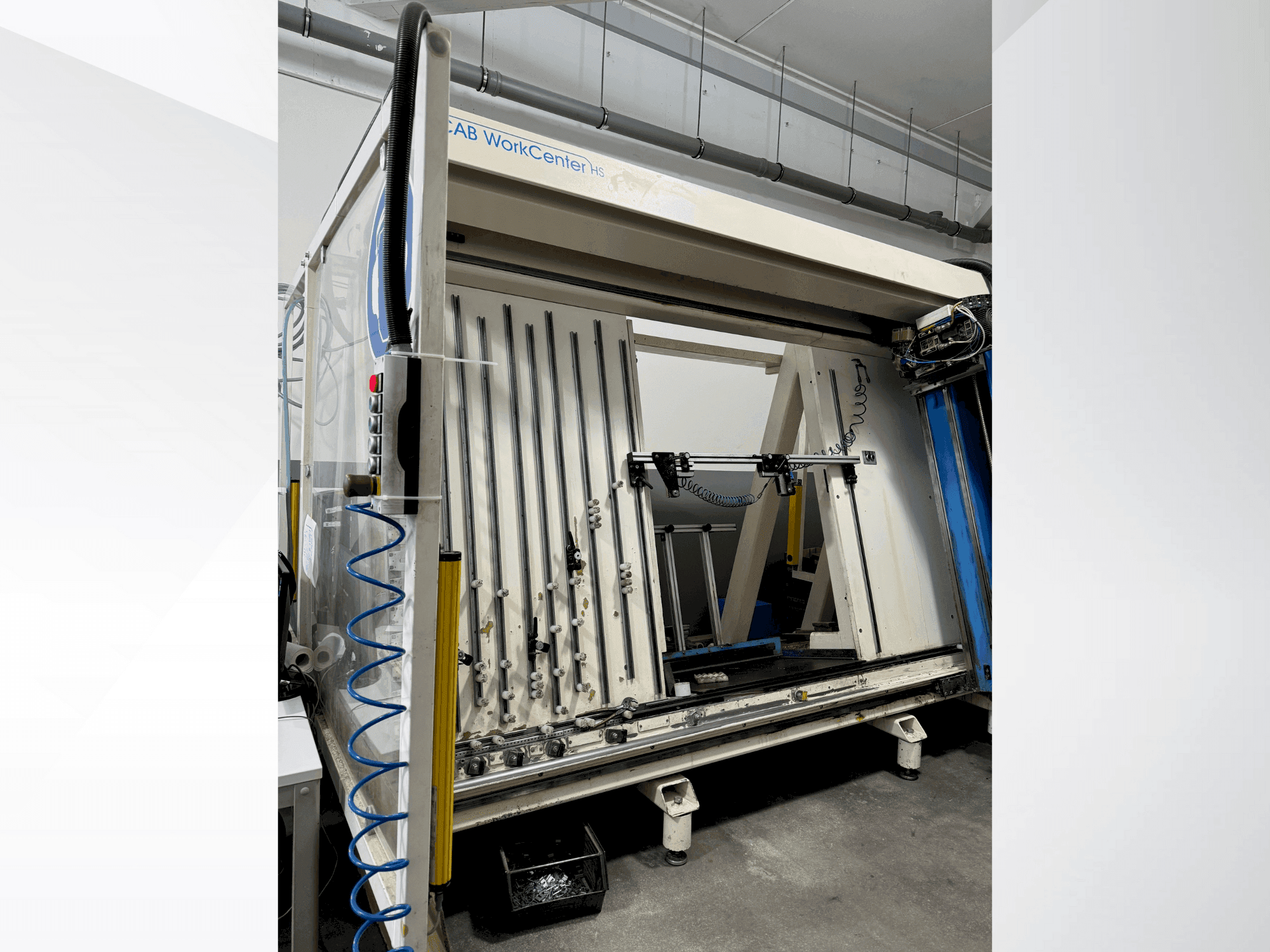 Čelní pohled na STEINHAUER eCAB workCenter HS stroj