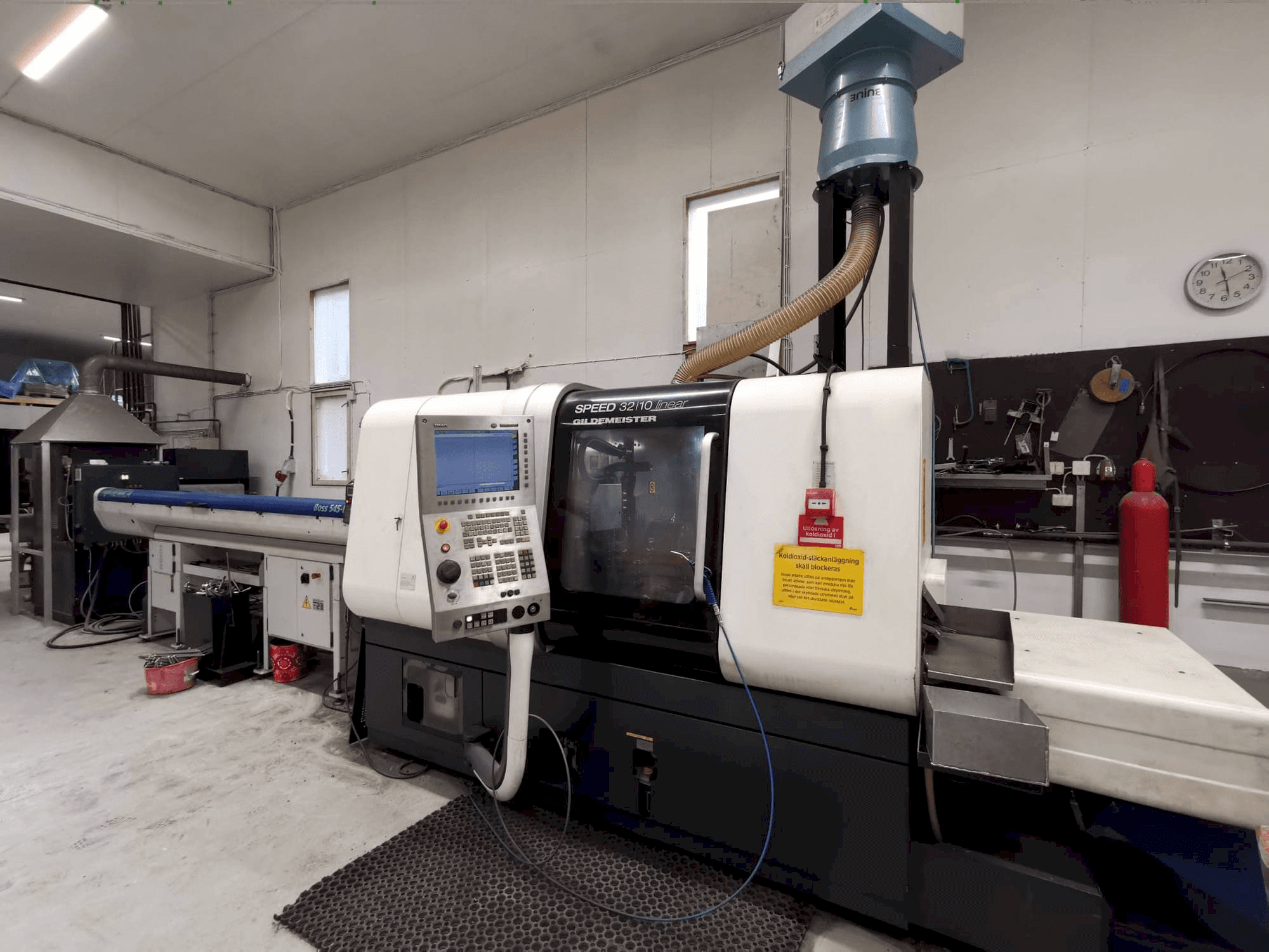 Čelní pohled na Gildemeister Speed 32-10 linear stroj