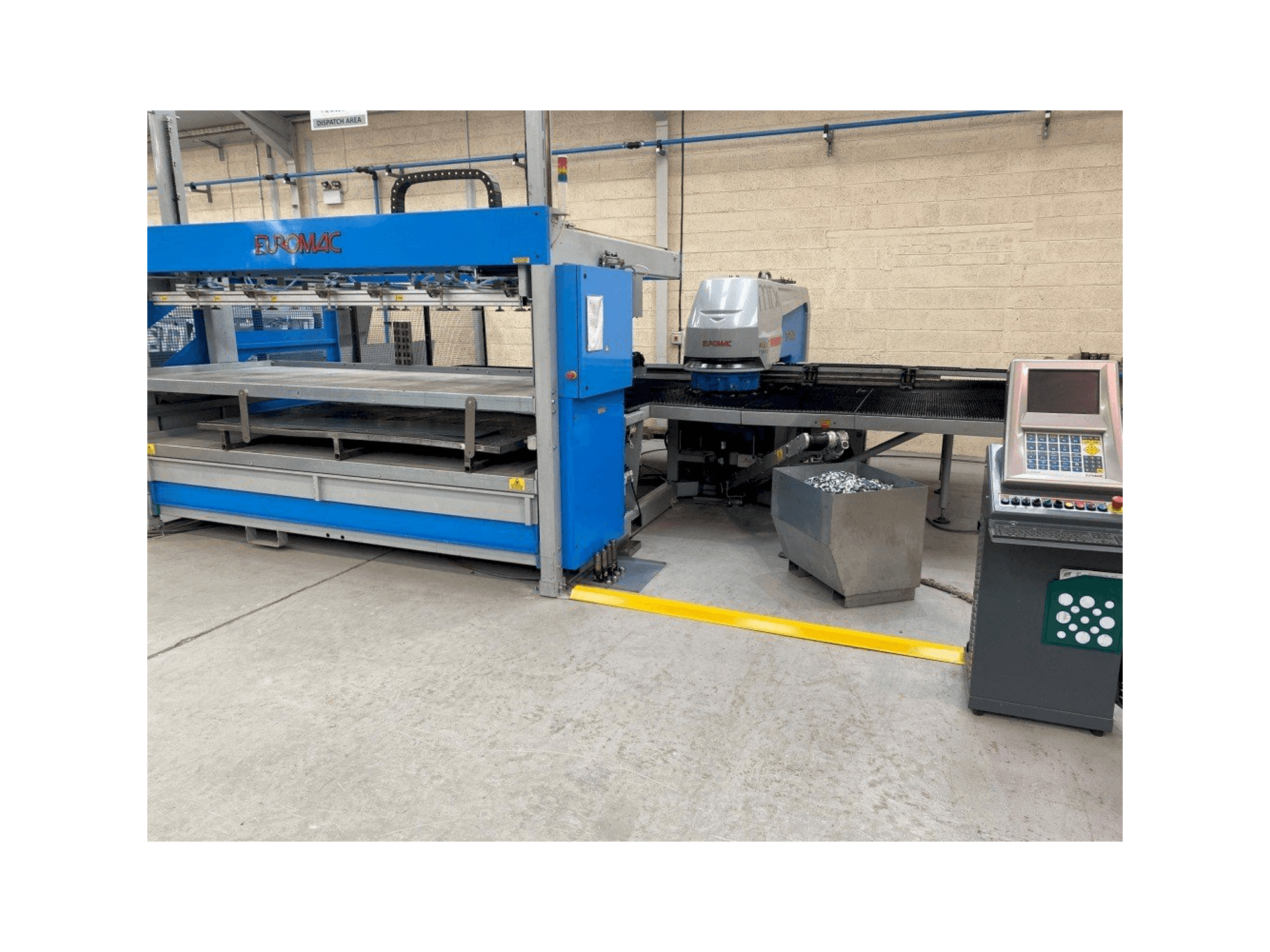 Čelní pohled na Euromac MTX Flex 12 Hybrid stroj