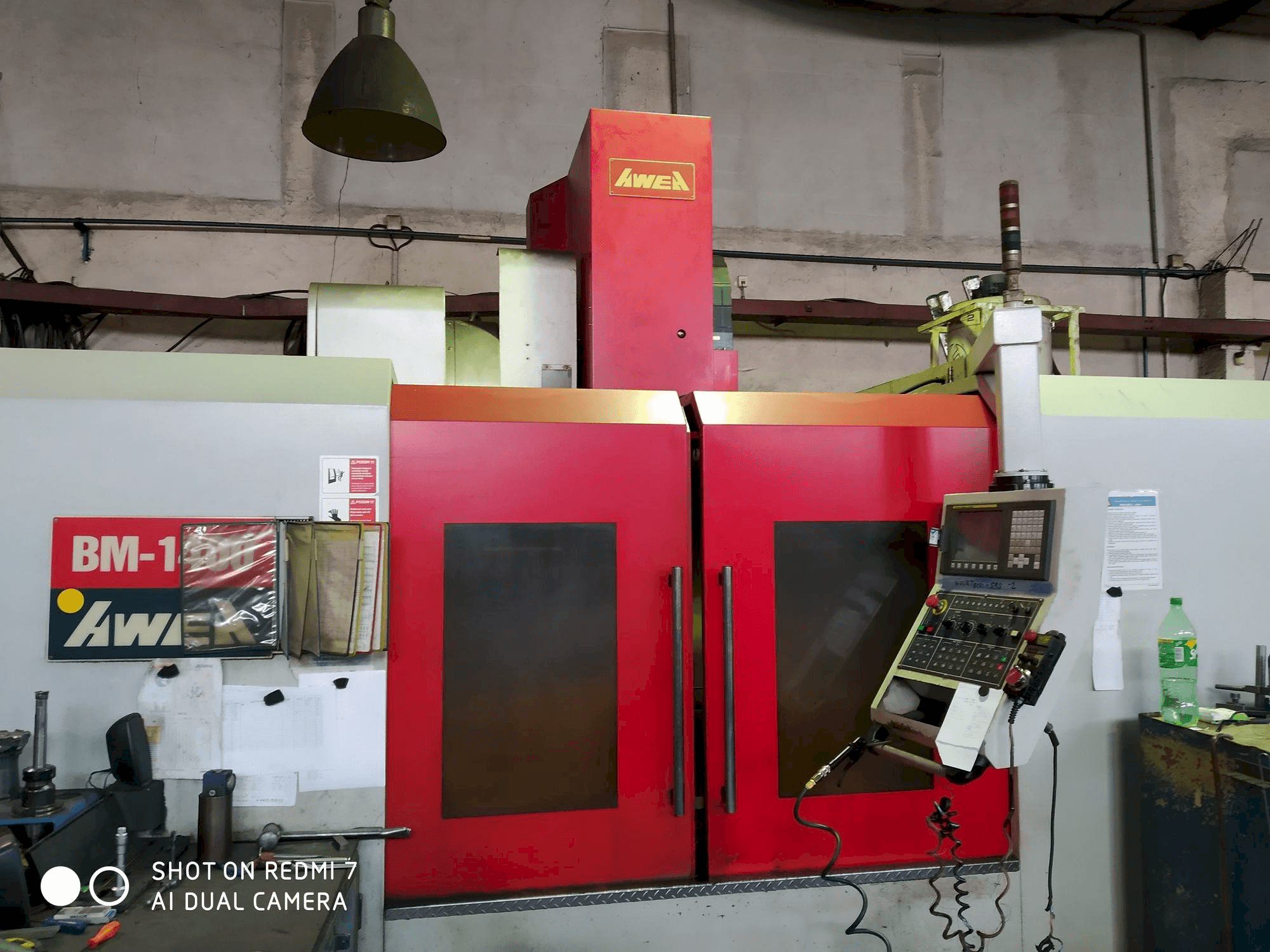 Čelní pohled na AWEA BM-1400 stroj