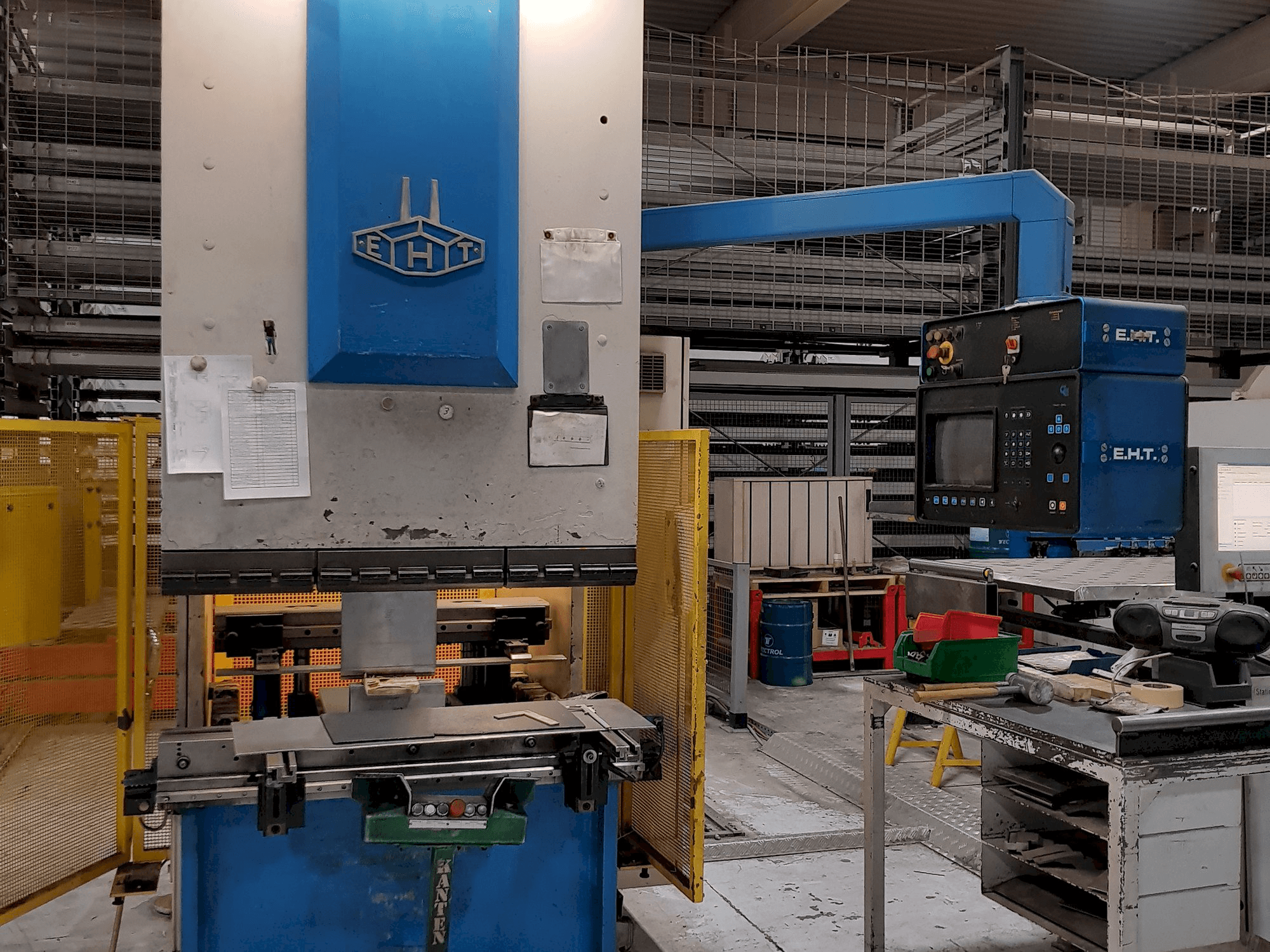 Čelní pohled na EHT EHP 5.5-12 stroj