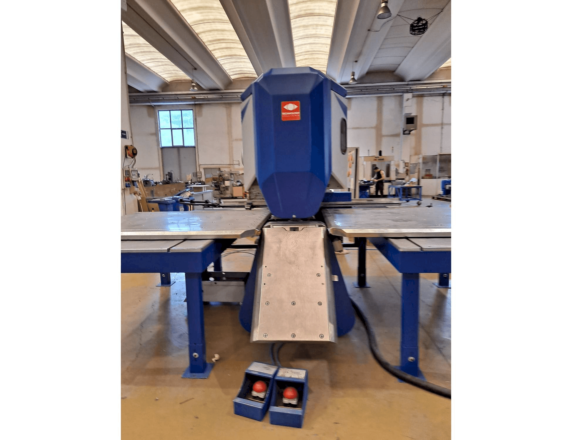 Čelní pohled na TECHNOLOGY Tecnotransfer 15sr 1500/2000 stroj