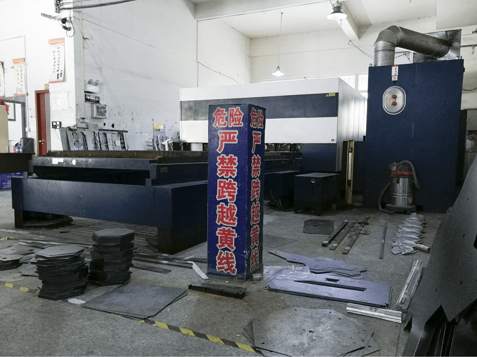 Pravý pohled 1 na Trumpf TruLaser 3030 stroj