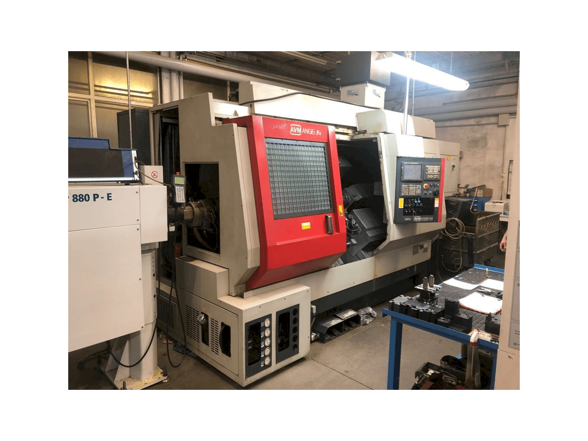 Čelní pohled na AVM Angelini Zenit stroj