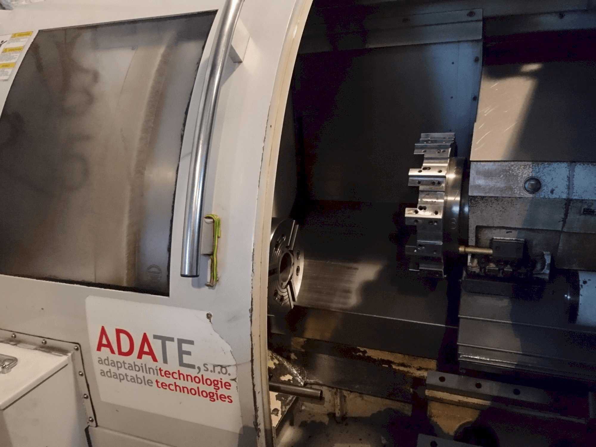 Čelní pohled na MICROCUT LT-65 stroj