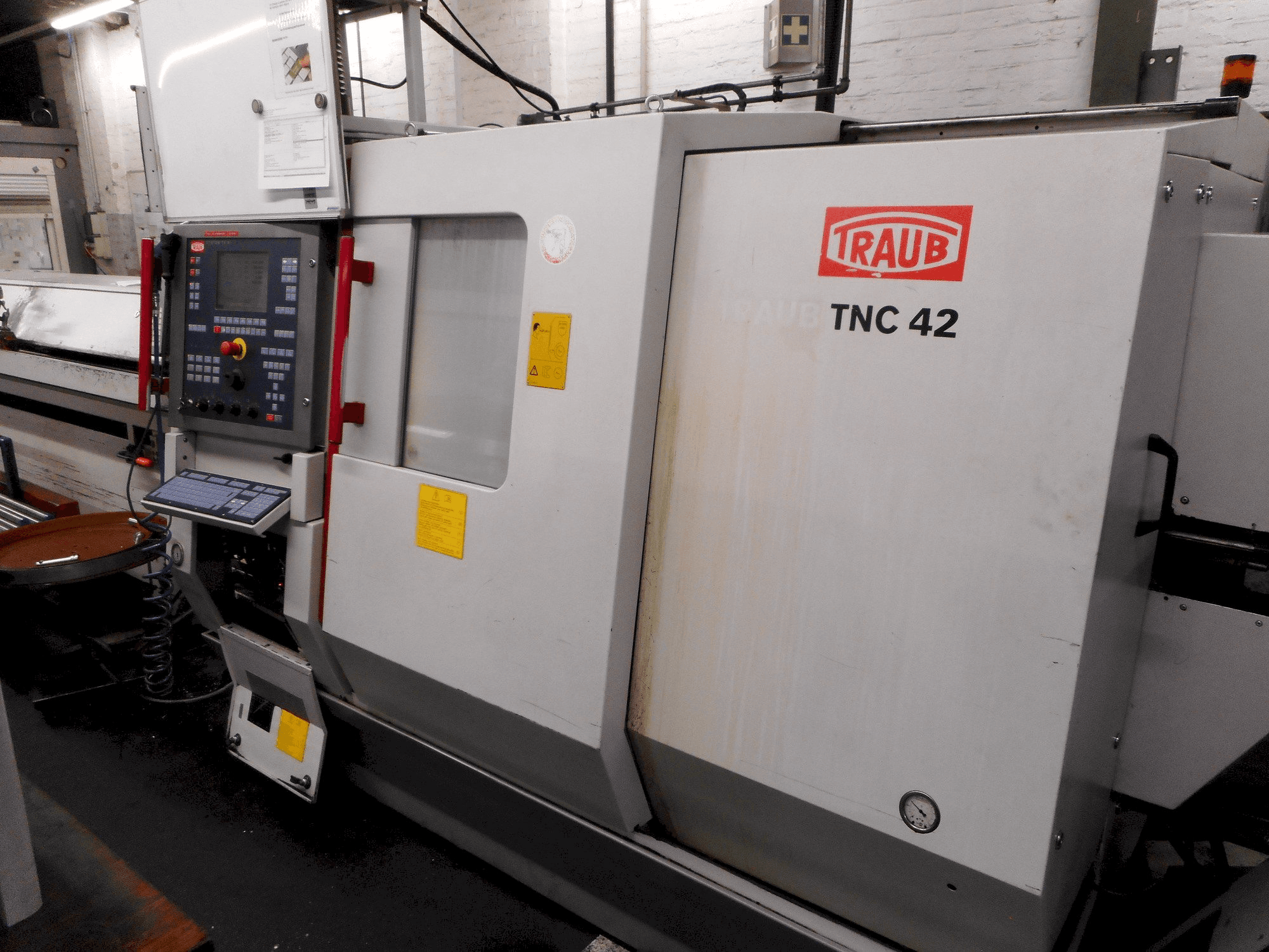 Čelní pohled na TRAUB TNC42/65 stroj