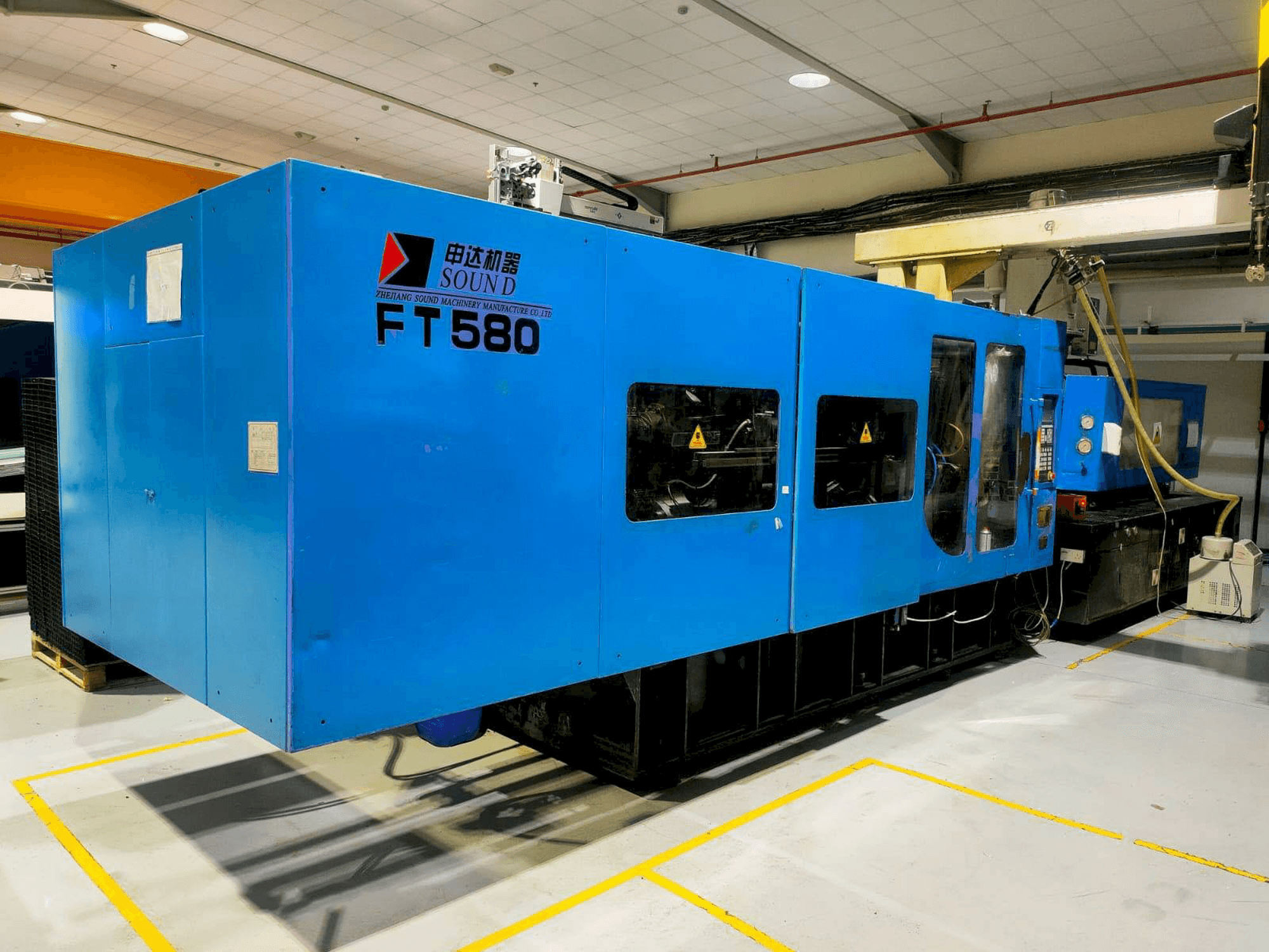 Čelní pohled na Zhejiang Sound Machinery Manufacture FT 580 stroj