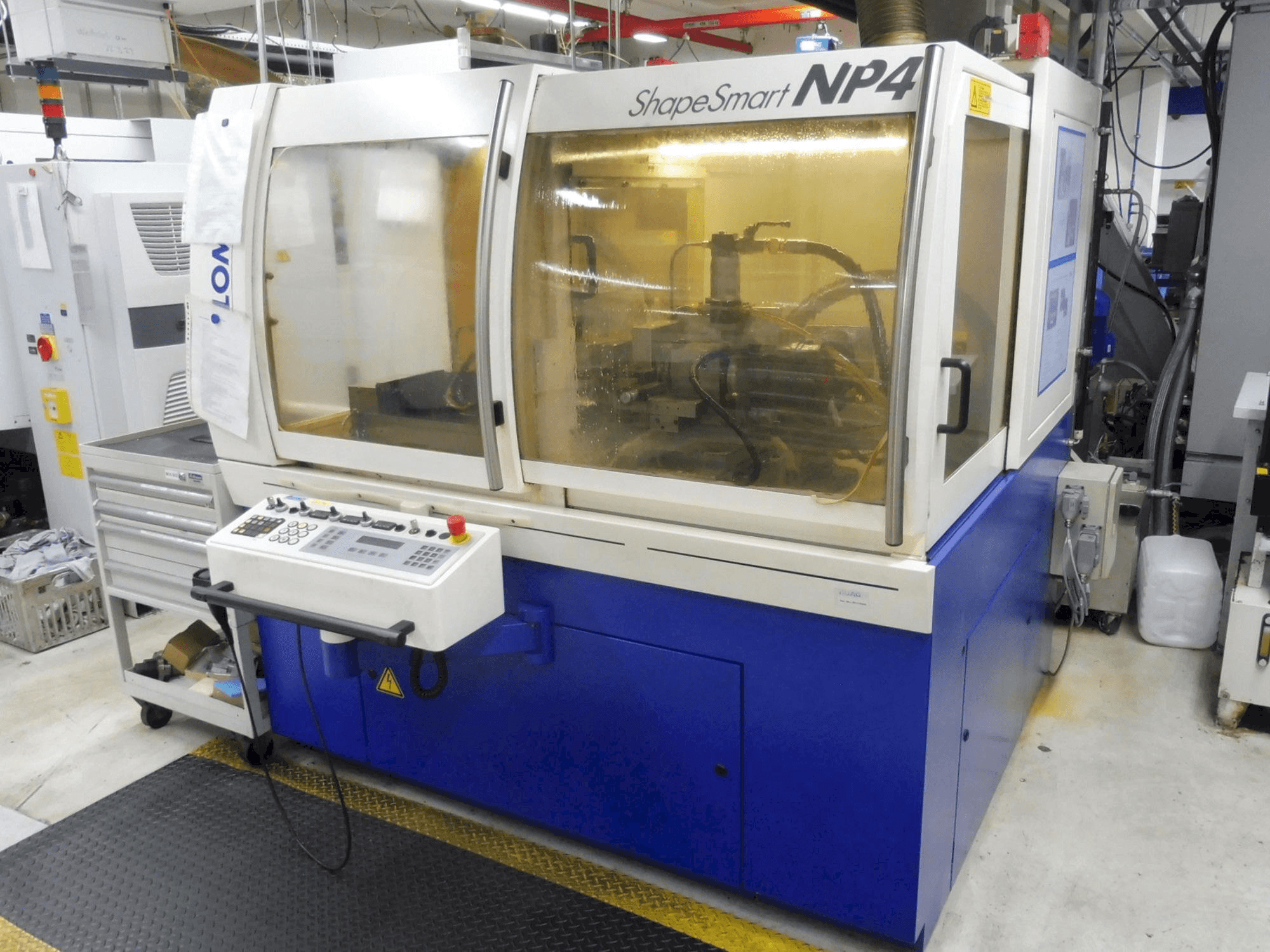 Čelní pohled na ROLLOMATIC ShapeSmart NP4 stroj