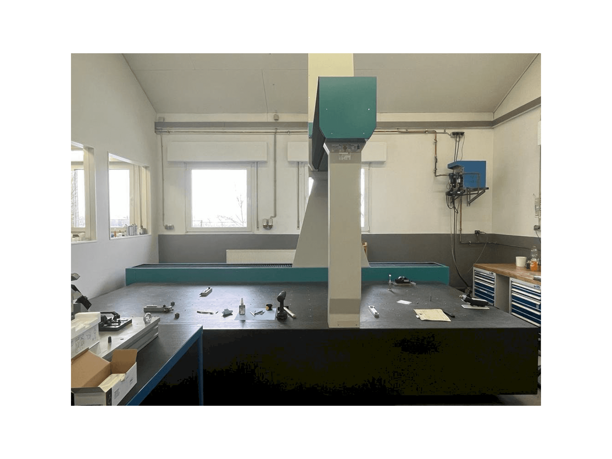 Čelní pohled na Wenzel LH 1512 stroj