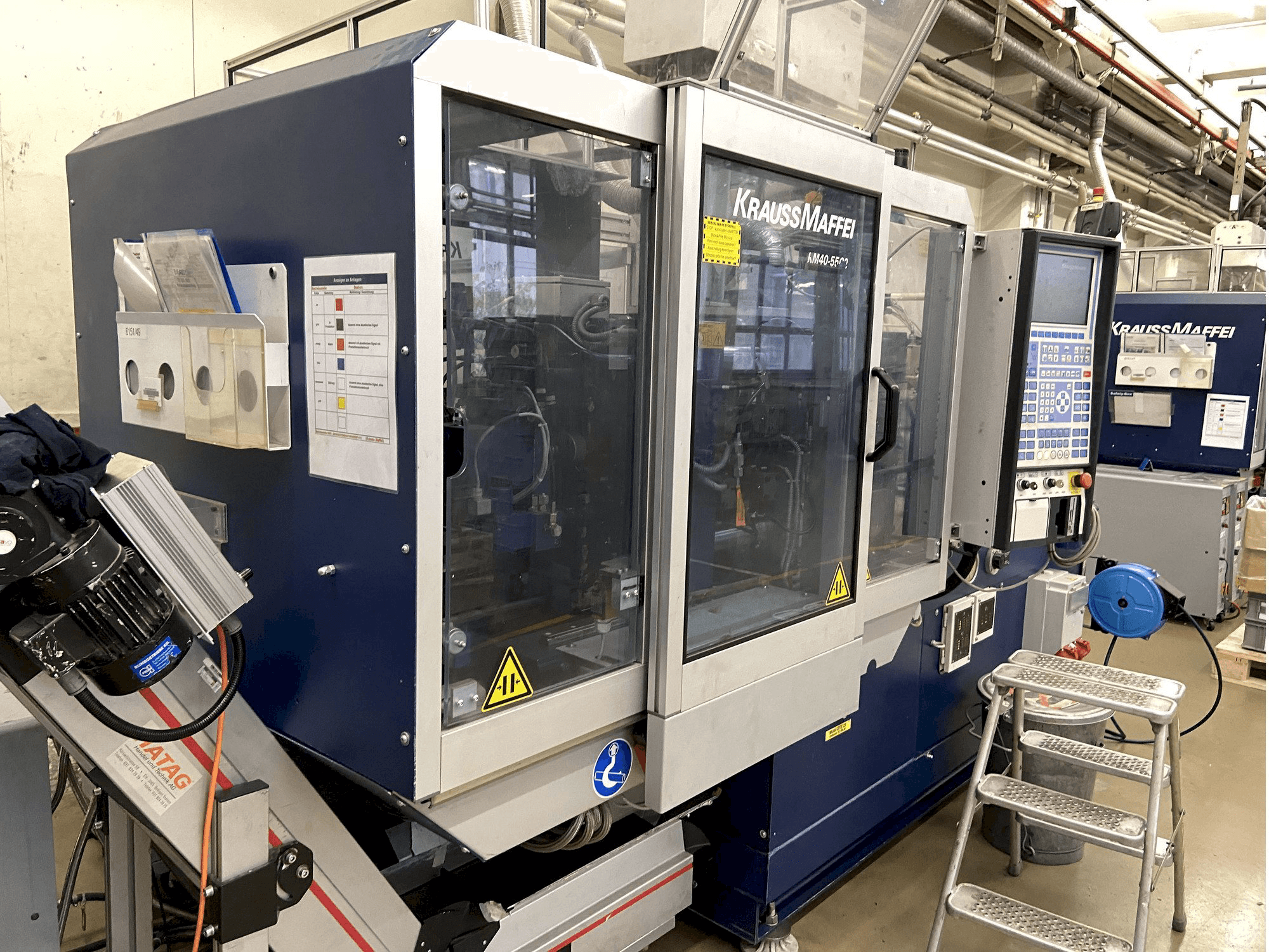 Čelní pohled na Krauss Maffei 40-55 C2 stroj