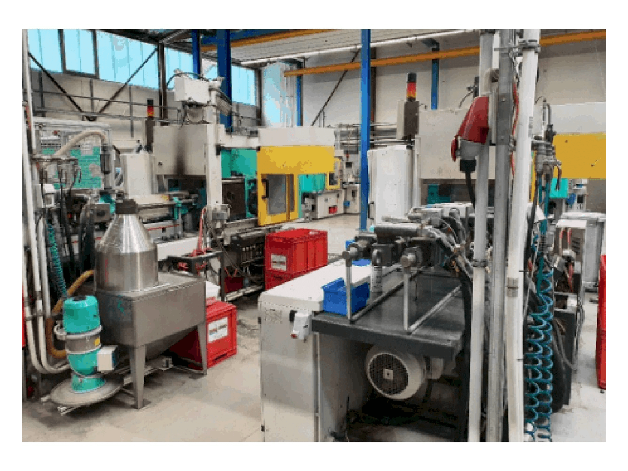 Boční pohled na Arburg 320 C 600-250 stroj