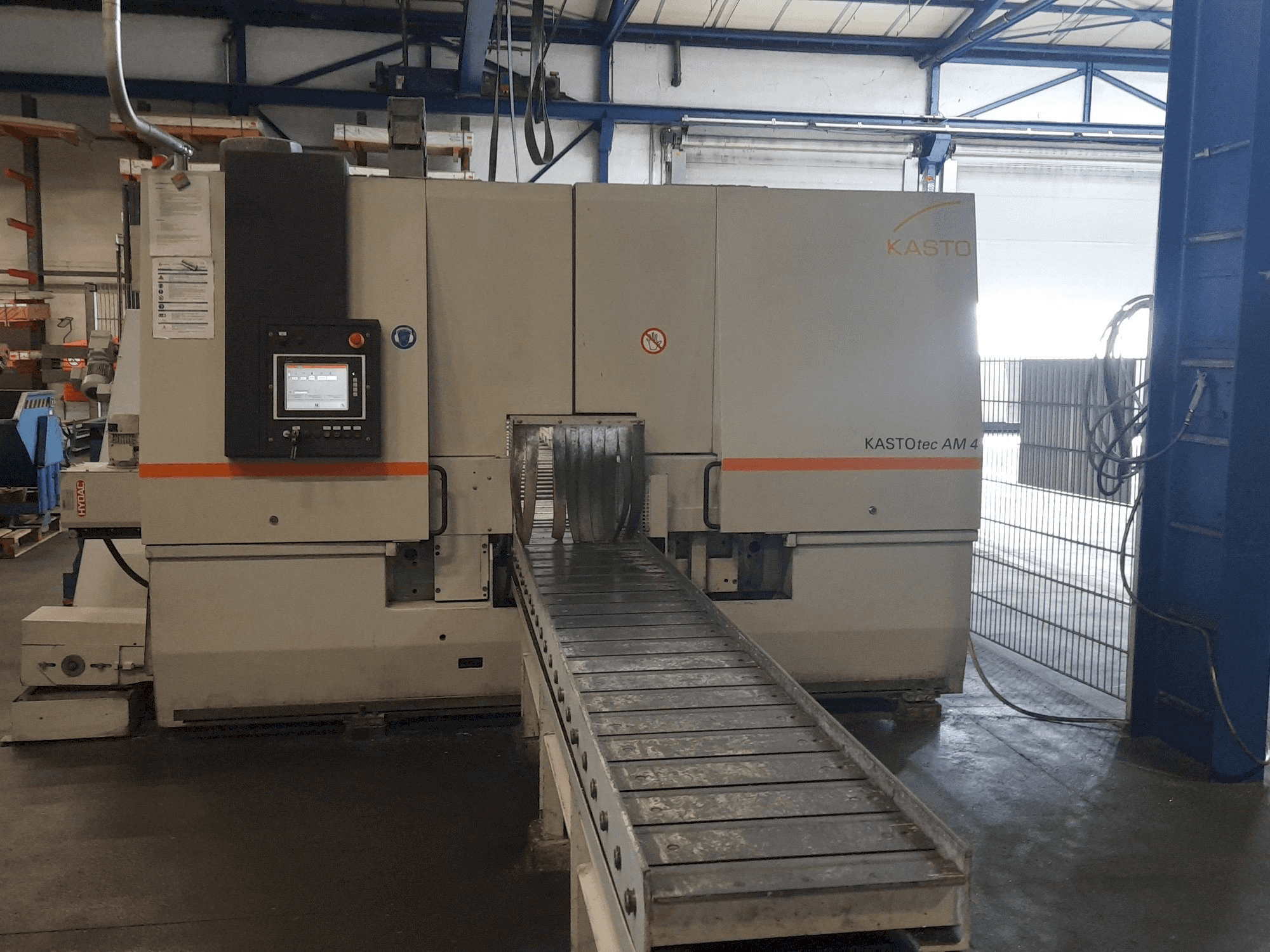 Čelní pohled na KASTO tec AM 4 stroj