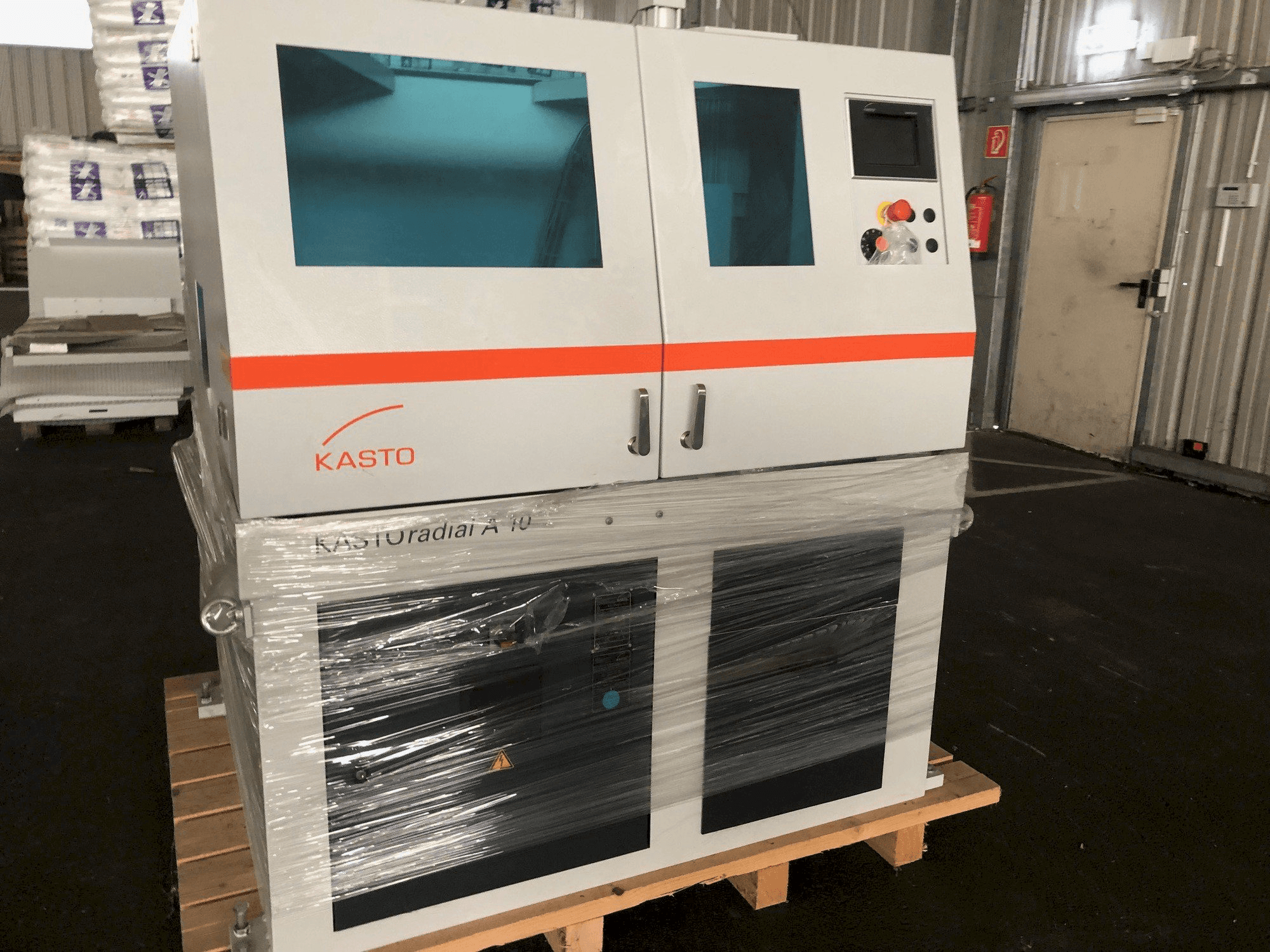 Čelní pohled na KASTO Radial A10 stroj