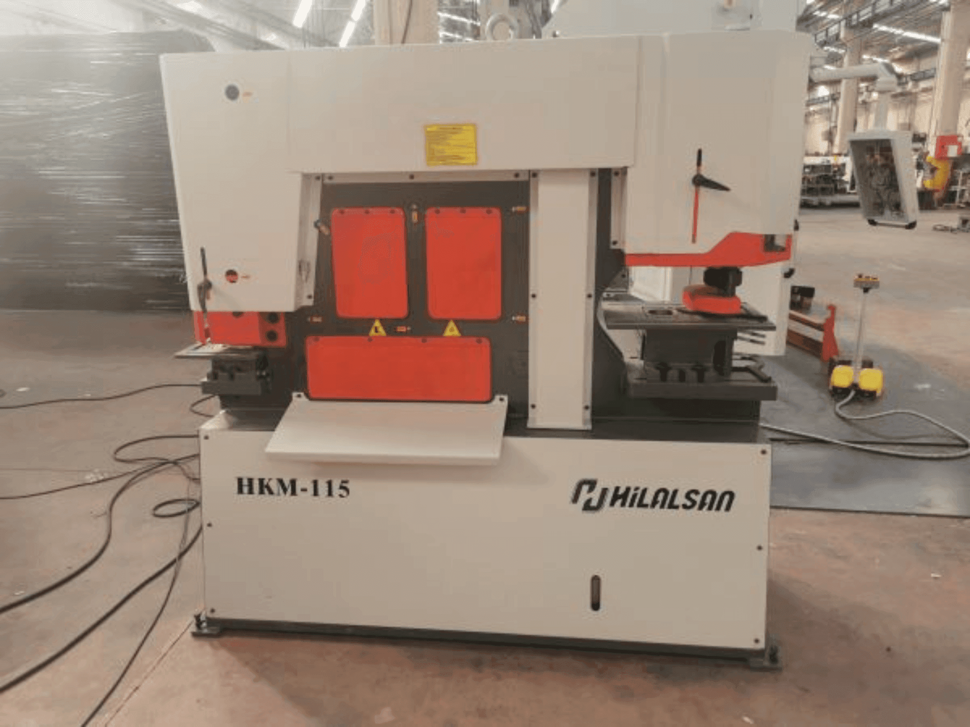 Čelní pohled na HILALSAN HKM-115 stroj
