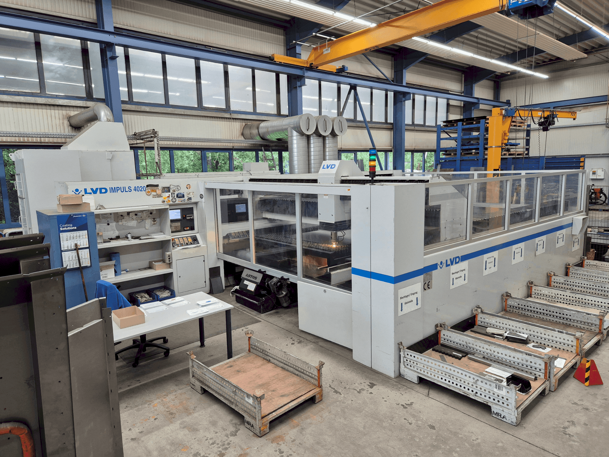 Čelní pohled na LVD Impuls 4020 stroj