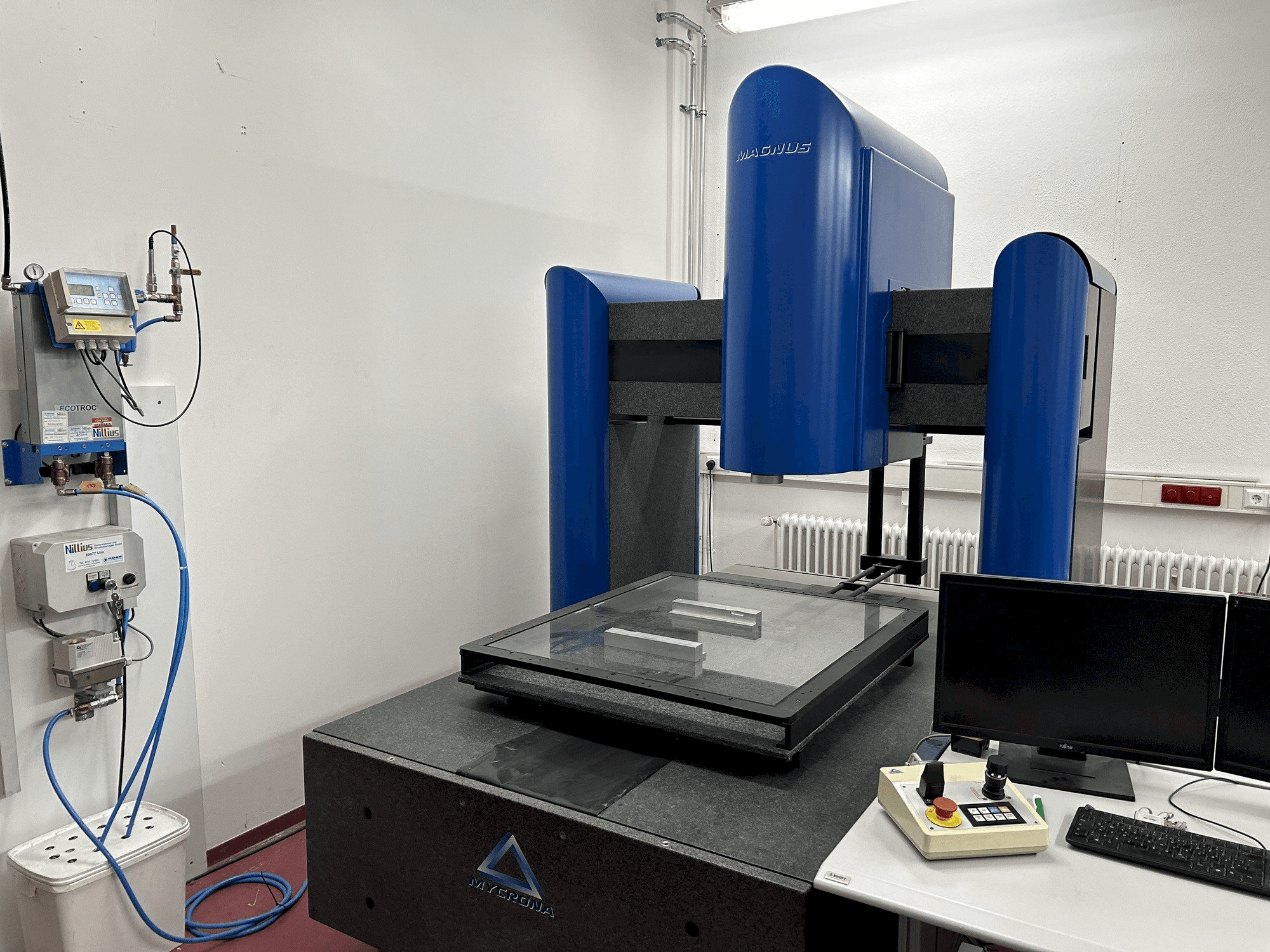 Čelní pohled na MYCRONA Magnus BL stroj