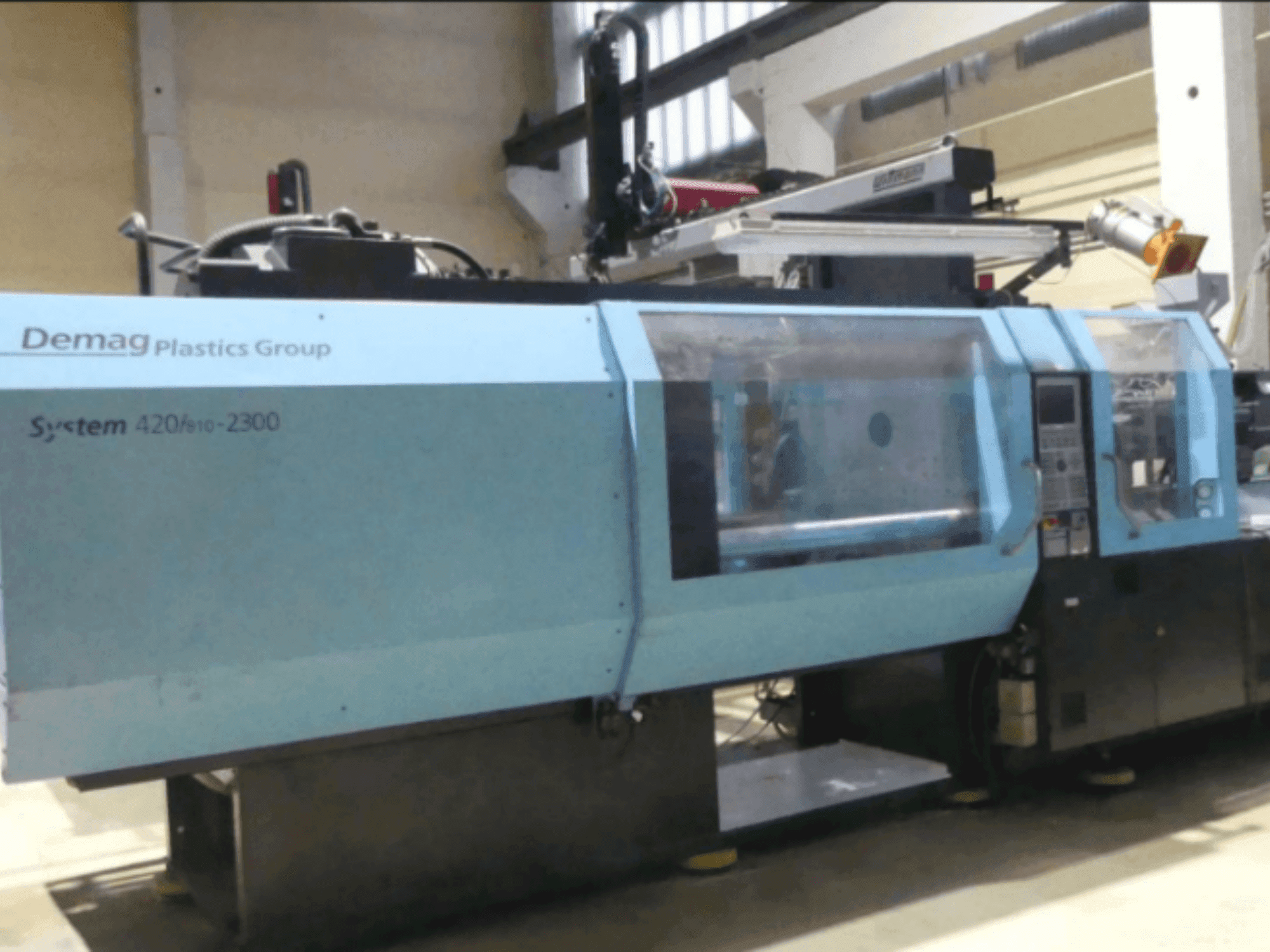 Čelní pohled na DEMAG Ergotech 420/810-2300 stroj