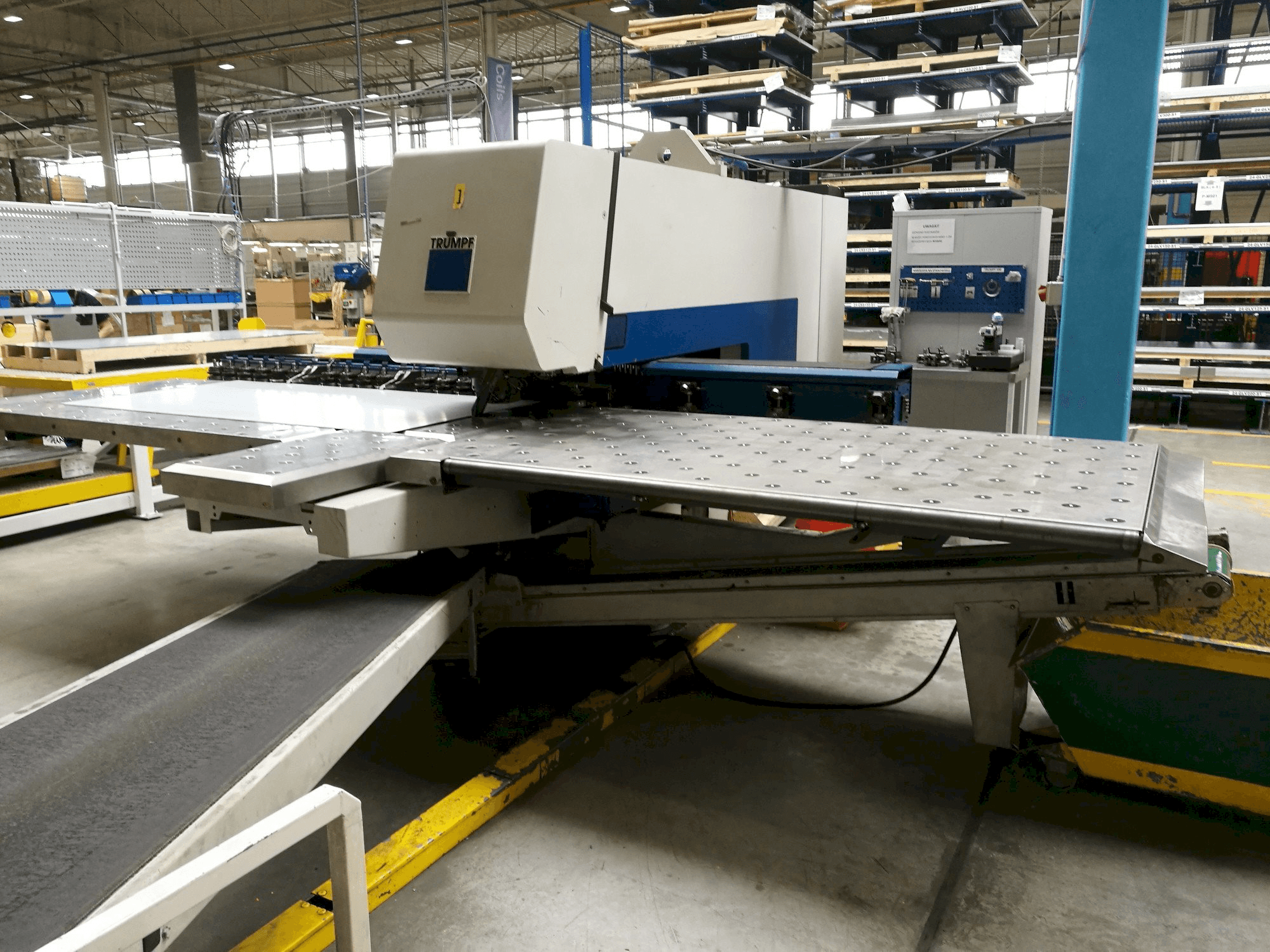 Čelní pohled na Trumpf Trumatic 500 stroj