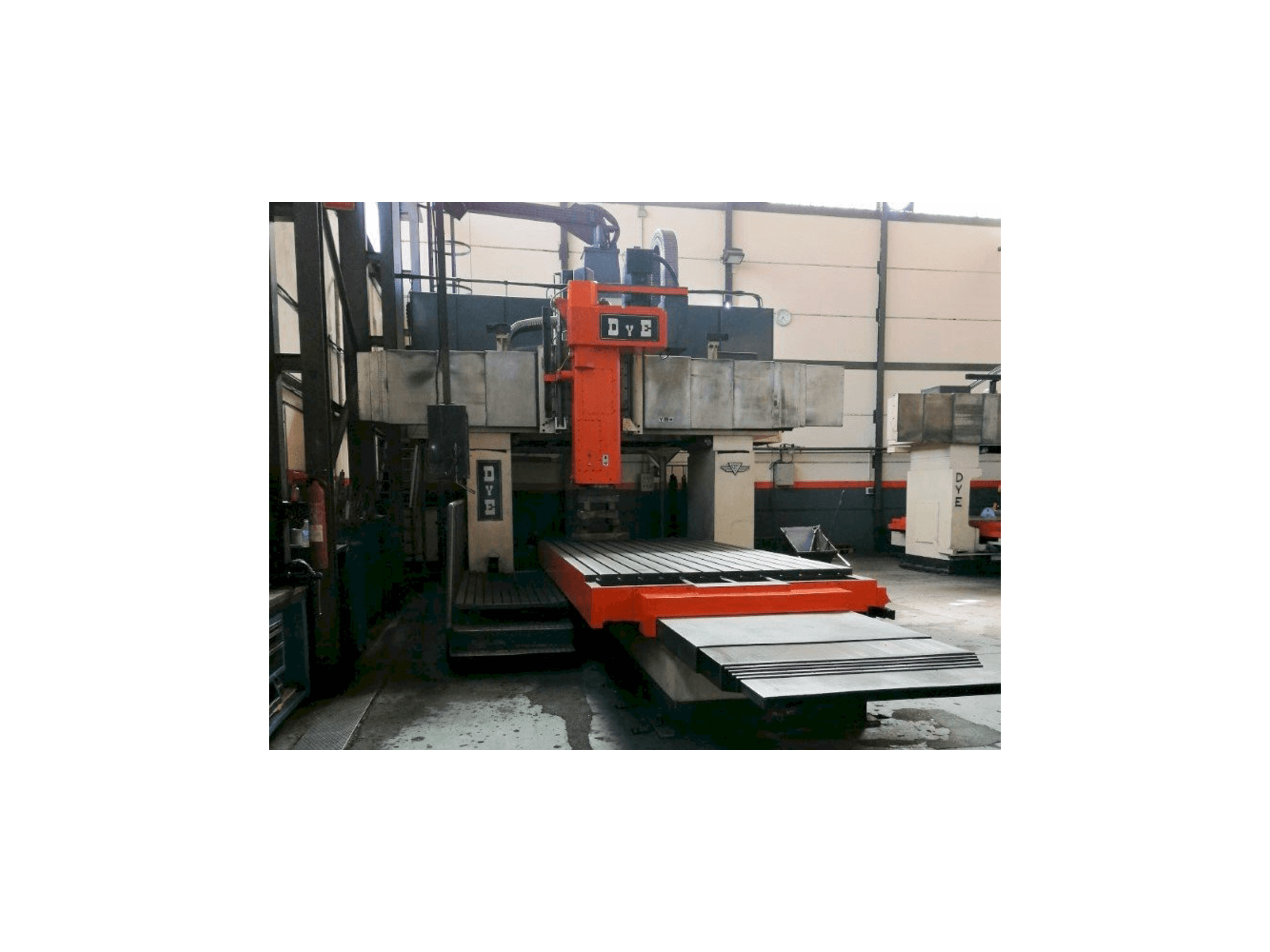Čelní pohled na DYE FPF-2-C-NC stroj