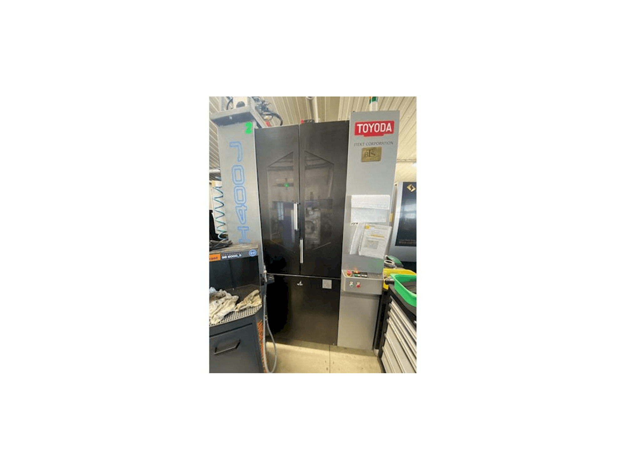 Čelní pohled na TOYODA FH400J stroj