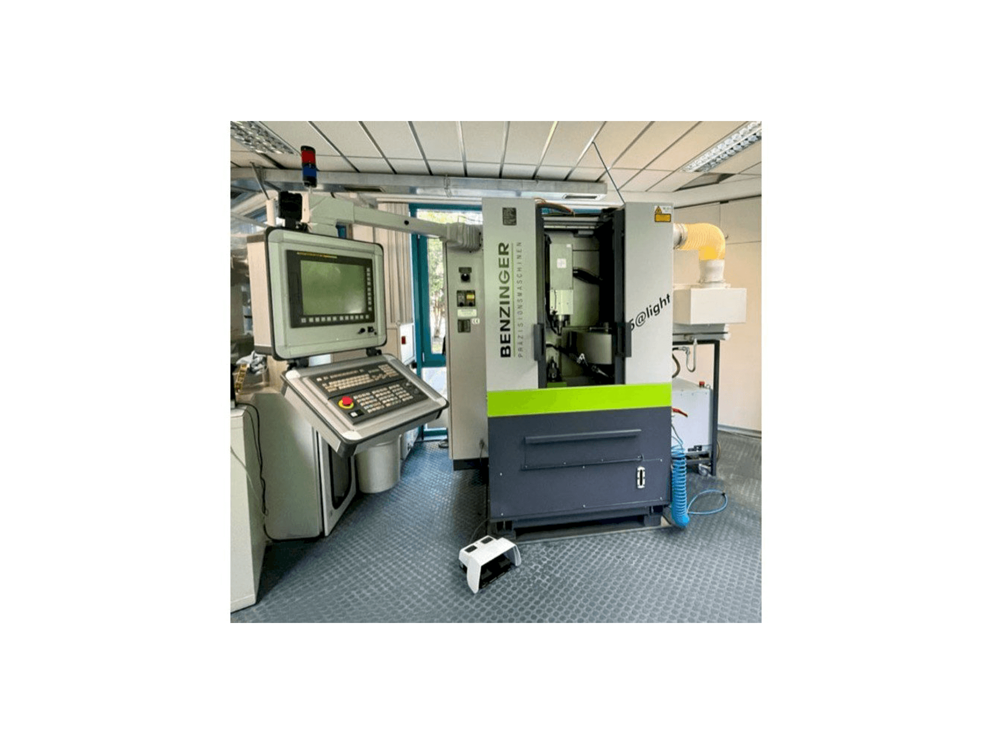 Čelní pohled na Benzinger 5@light stroj