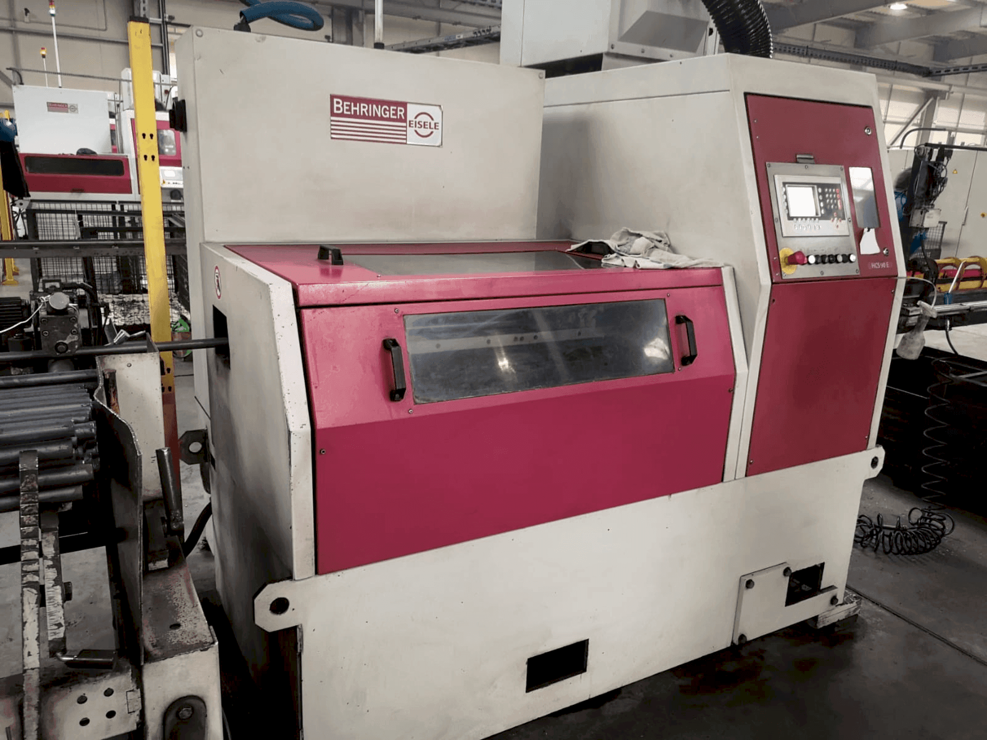 Čelní pohled na Behringer EISELE HCS-90E stroj