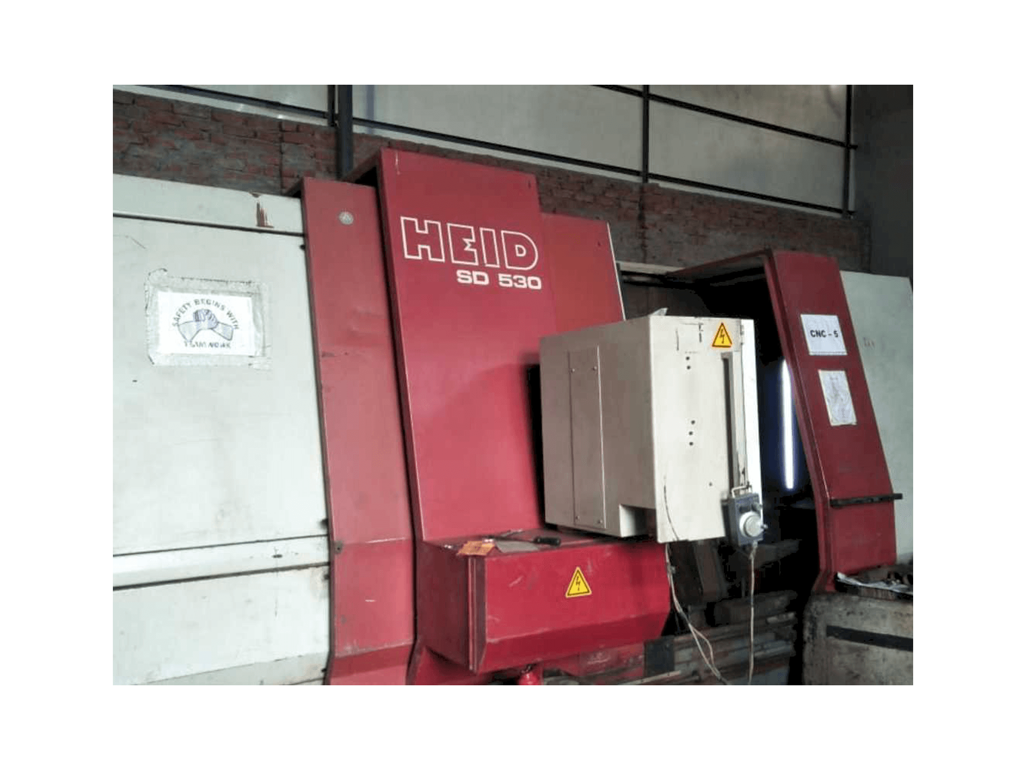 Čelní pohled na HEID SD-530 stroj