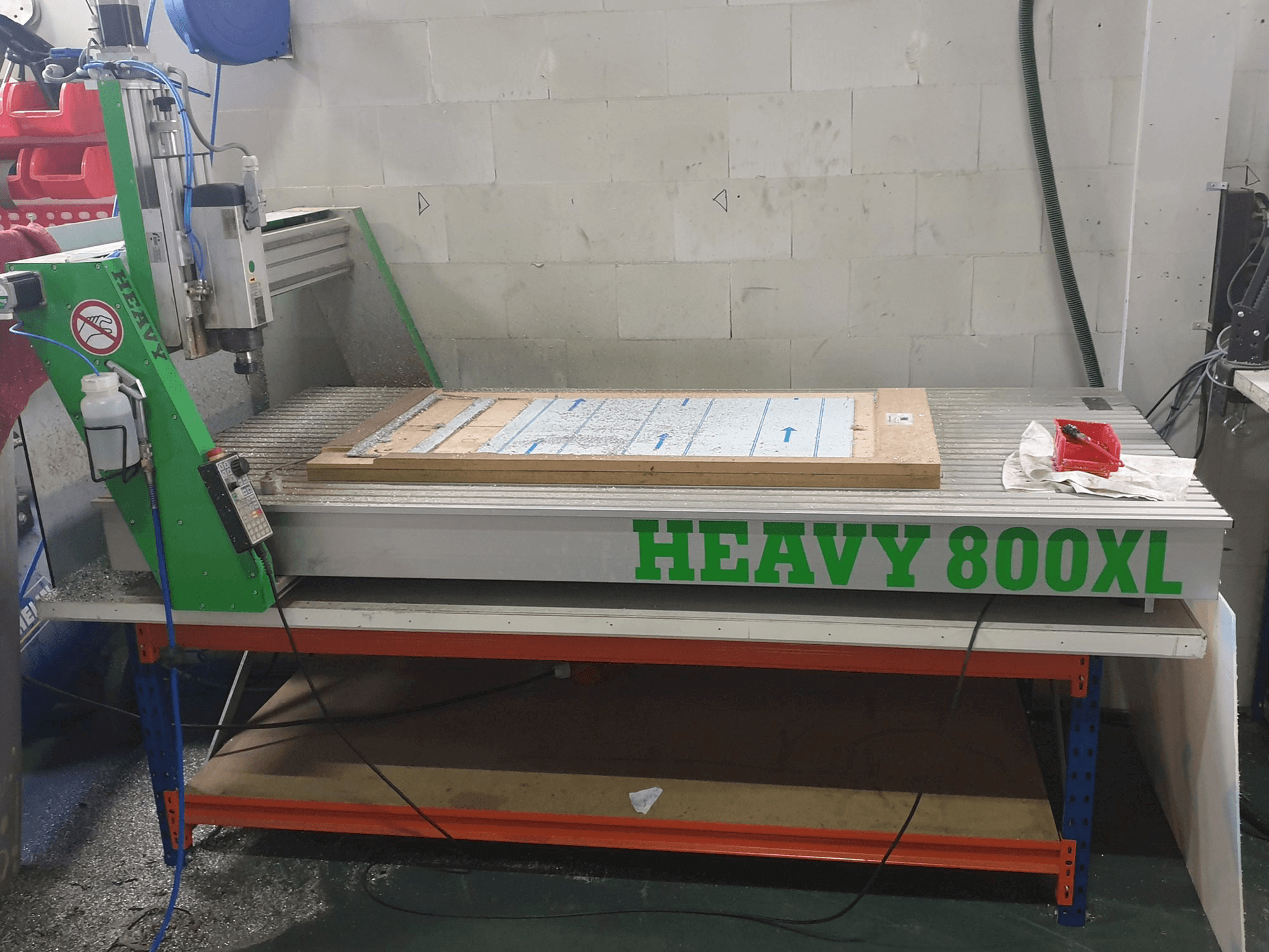 Čelní pohled na EAS HEAVY 800 XL stroj