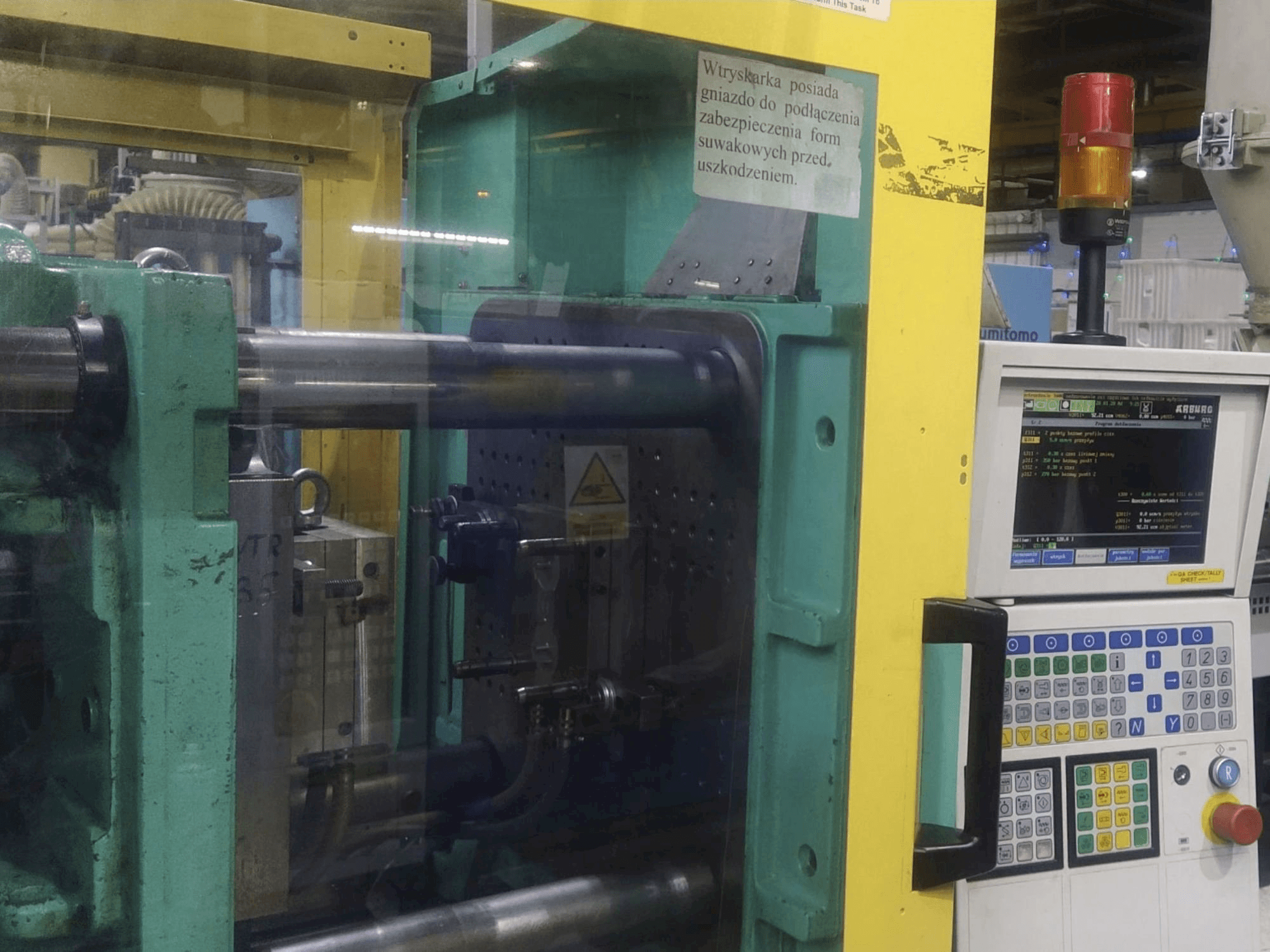 Čelní pohled na Arburg 420S ALLROUNDER 1000-350 stroj