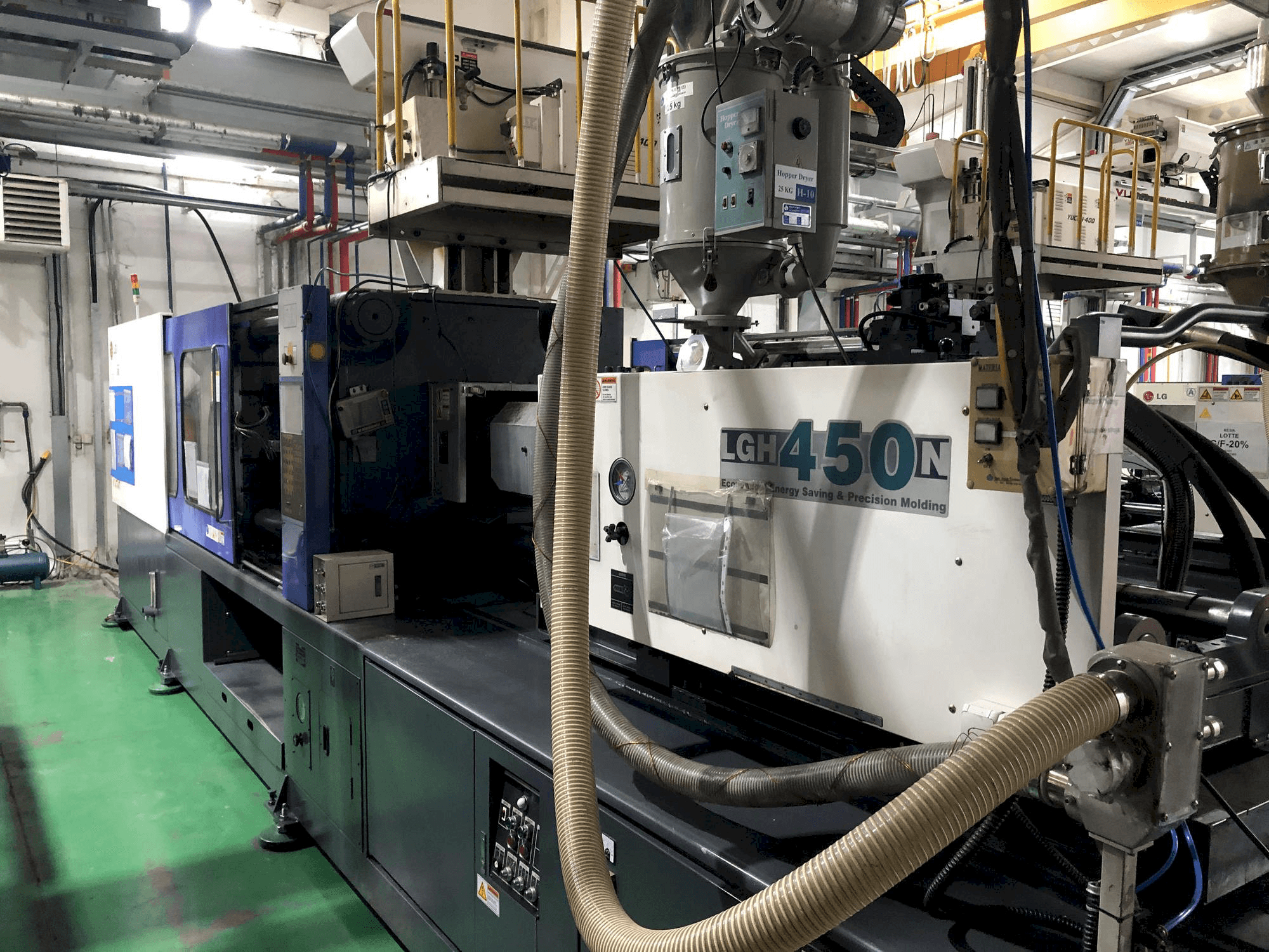 Čelní pohled na LG LGH-450N stroj