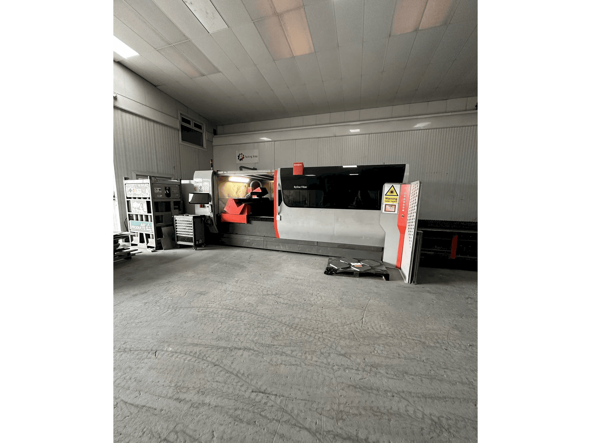 Čelní pohled na Bystronic Bystar 6KW 3015 Fiber stroj