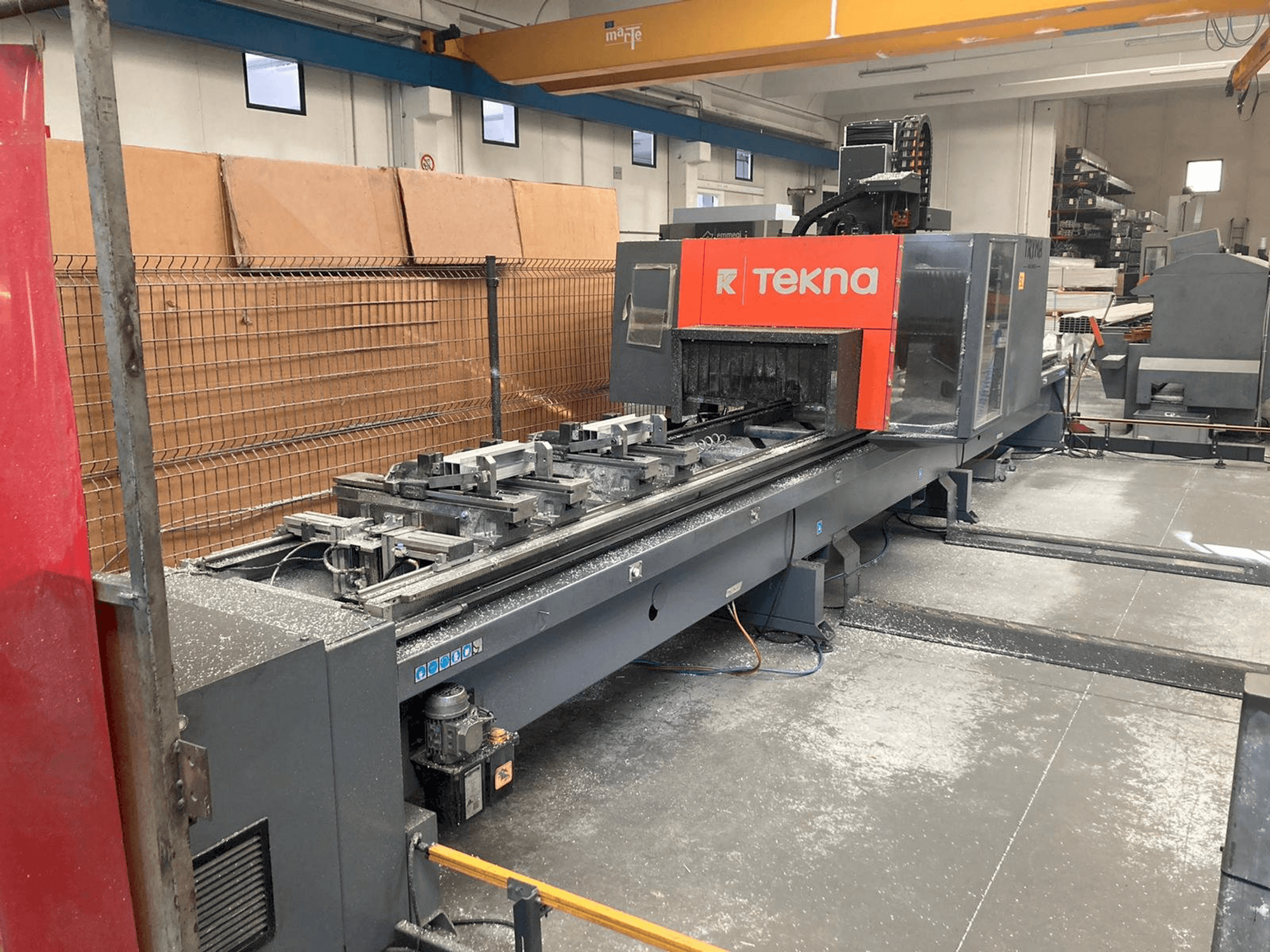 Čelní pohled na Tekna TKE 944-7 stroj