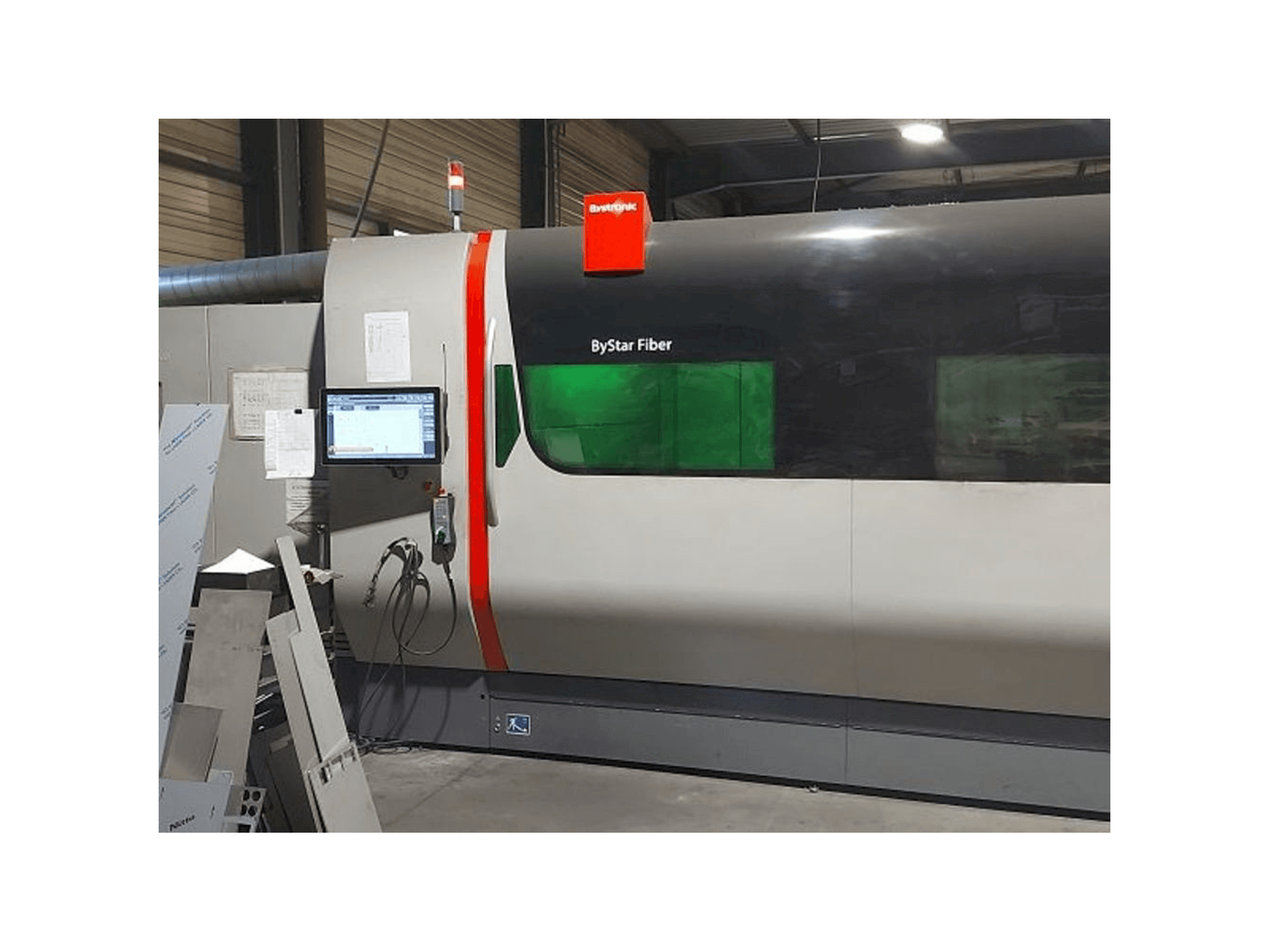 Čelní pohled na Bystronic Bystar fiber stroj