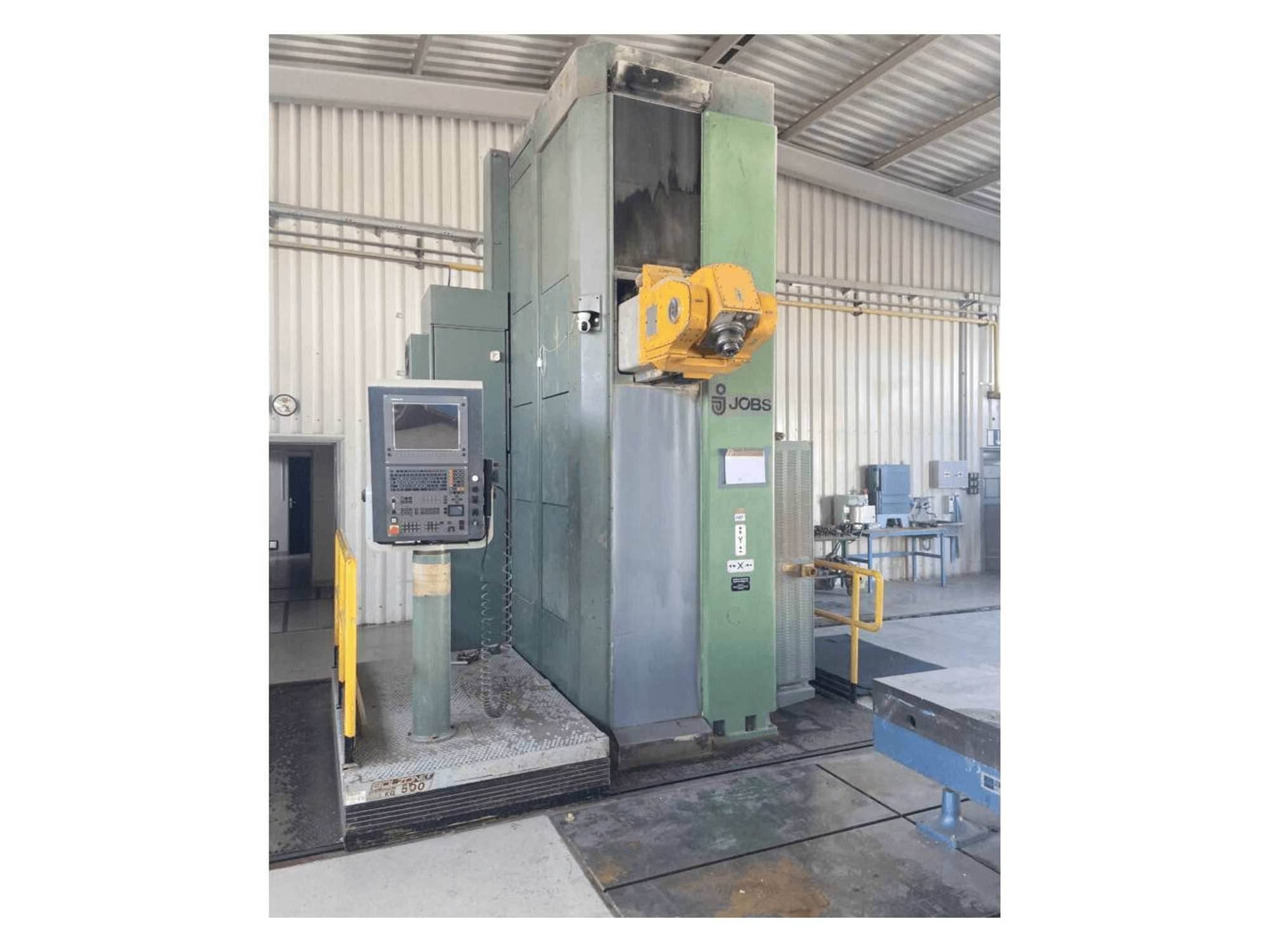 Čelní pohled na JOBS Jomach 16 stroj