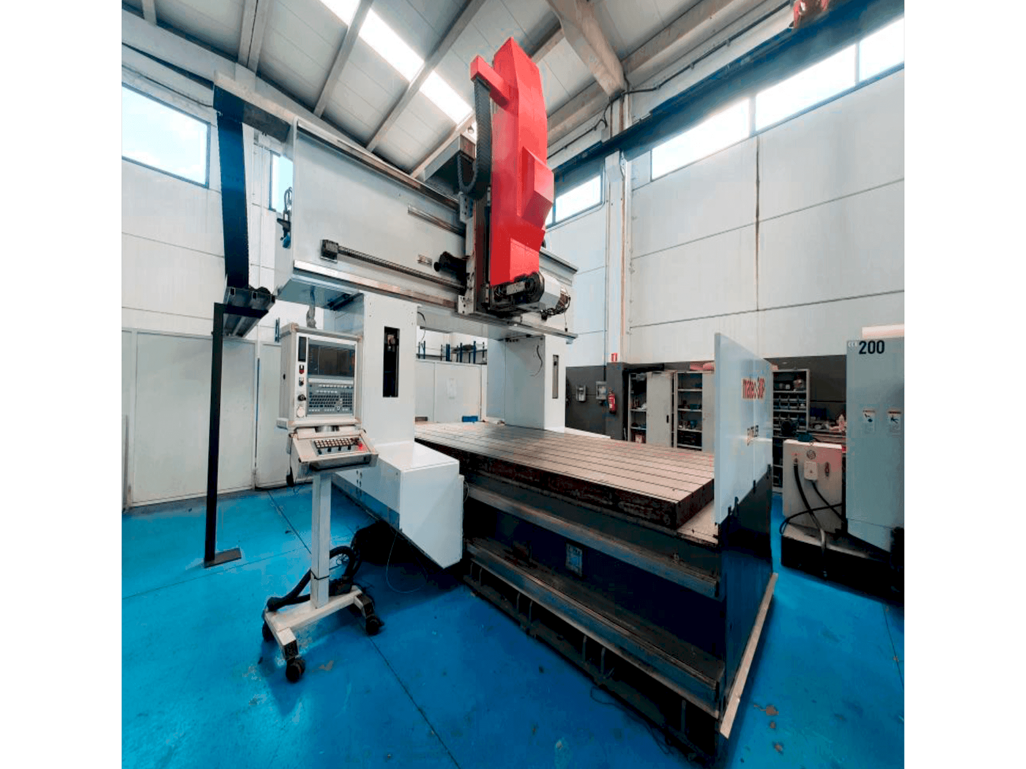 Čelní pohled na Matec 30P stroj