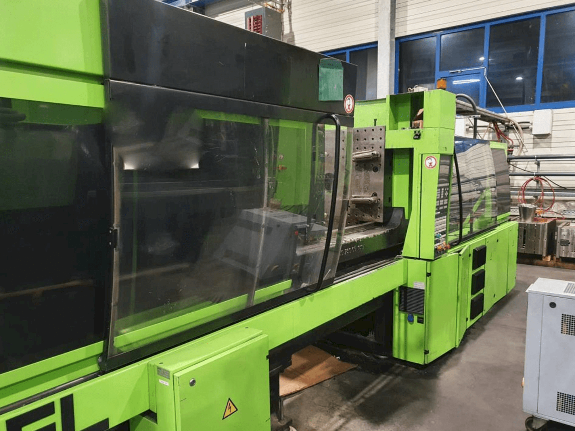 Čelní pohled na ENGEL Es 1350/250 Hl stroj