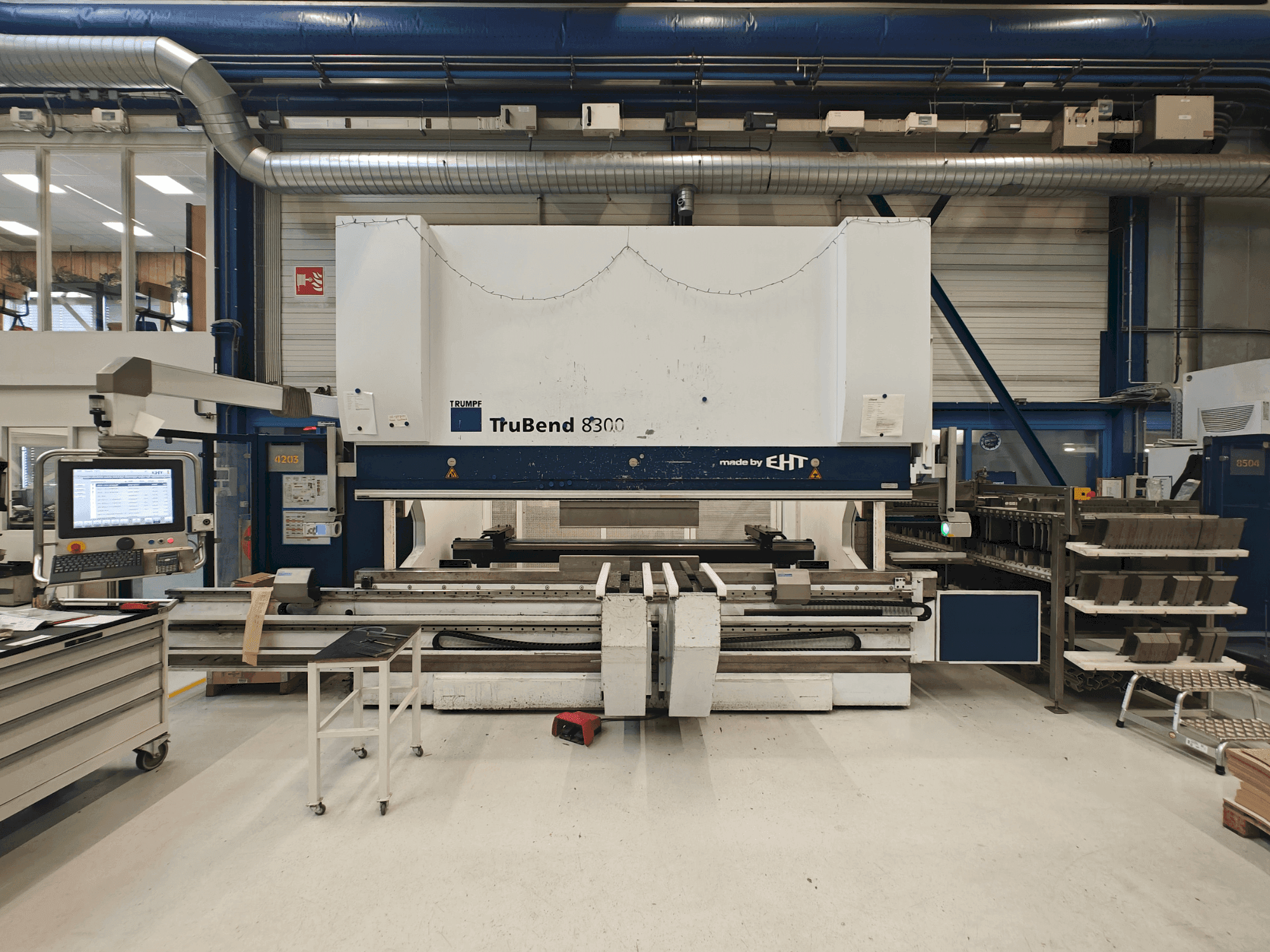 Čelní pohled na EHT TruBend 8300-40 stroj
