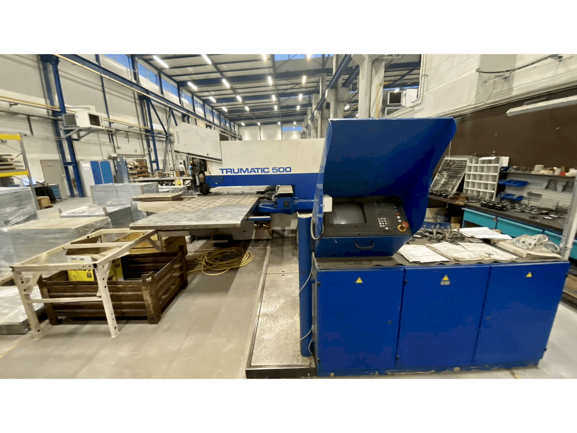 Čelní pohled na Trumpf Trumatic 500R stroj