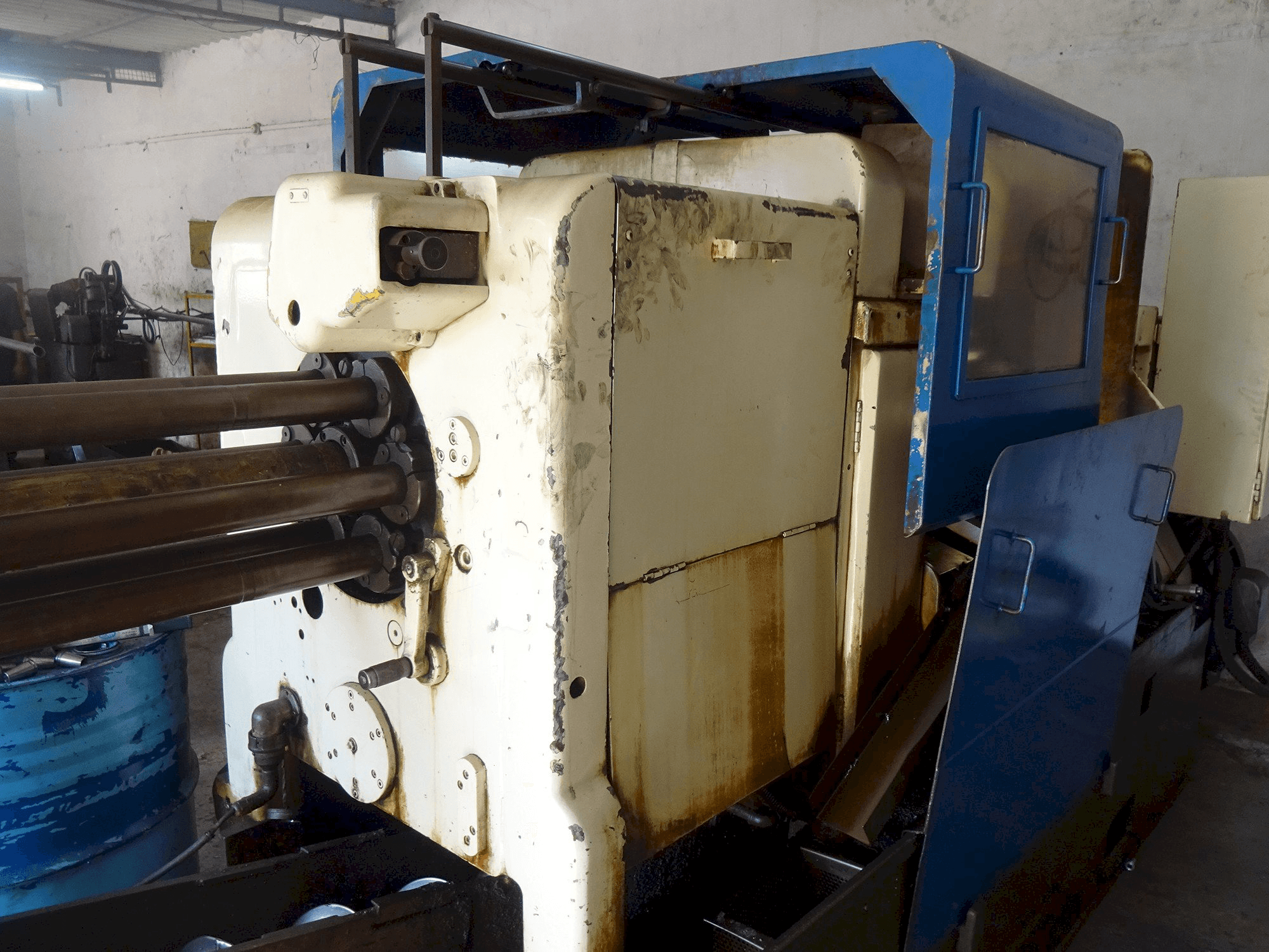 Pravý pohled na Wickman 1"x6 stroj