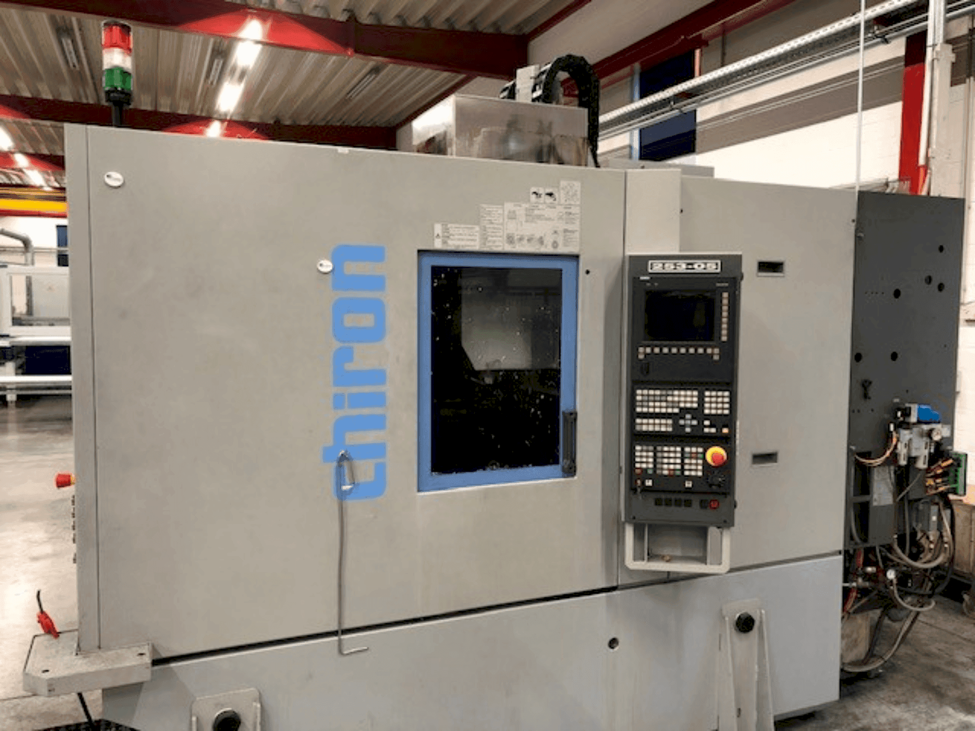 Čelní pohled na CHIRON FZ 12 KW HIGH-SPEED stroj