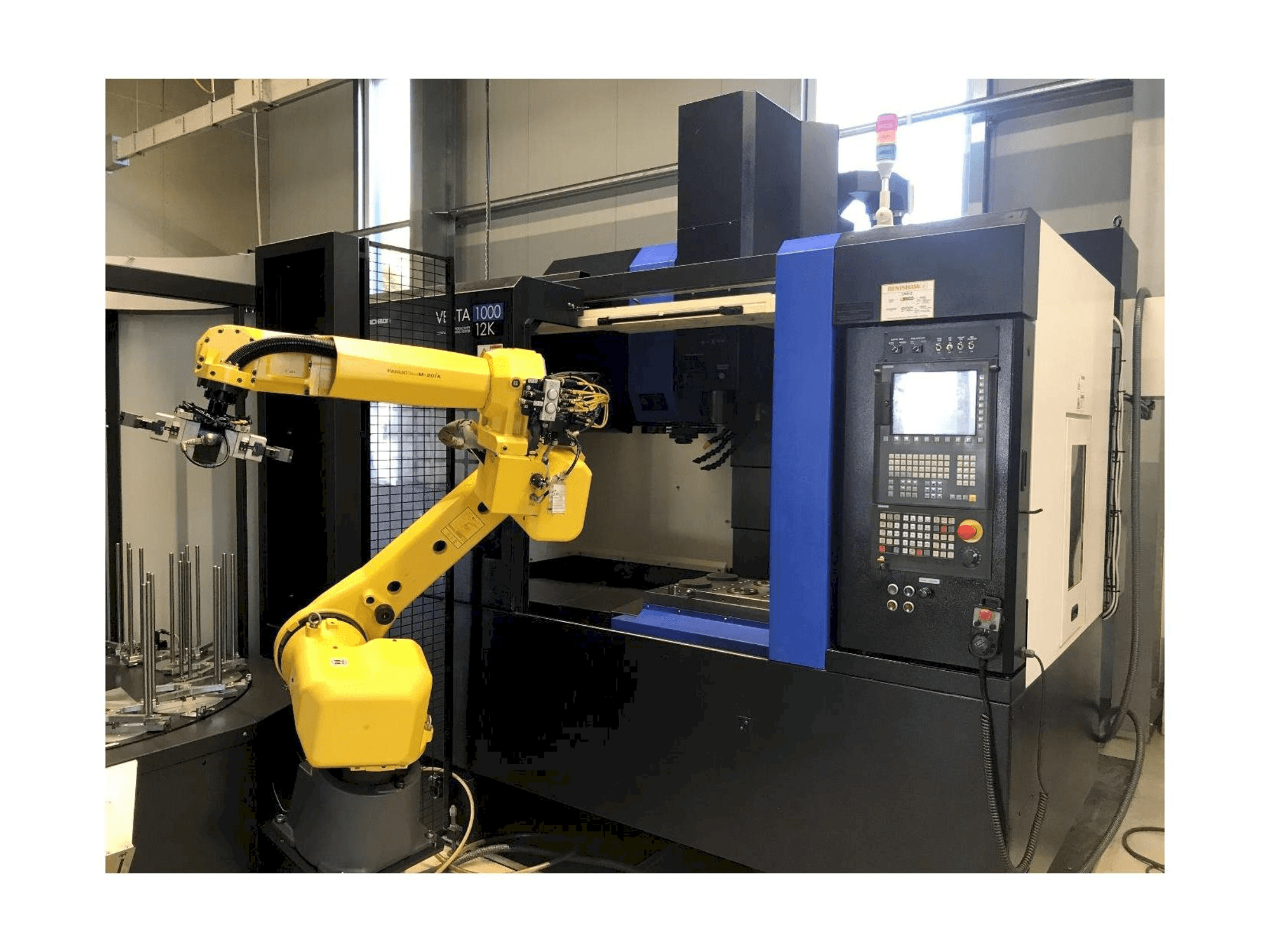 Čelní pohled na HWACHEON Vesta 1000 stroj