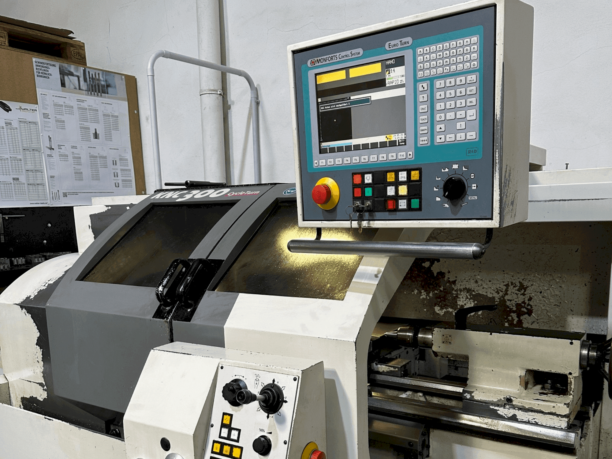 Čelní pohled na Monforts KNC 300 CycleTurn stroj