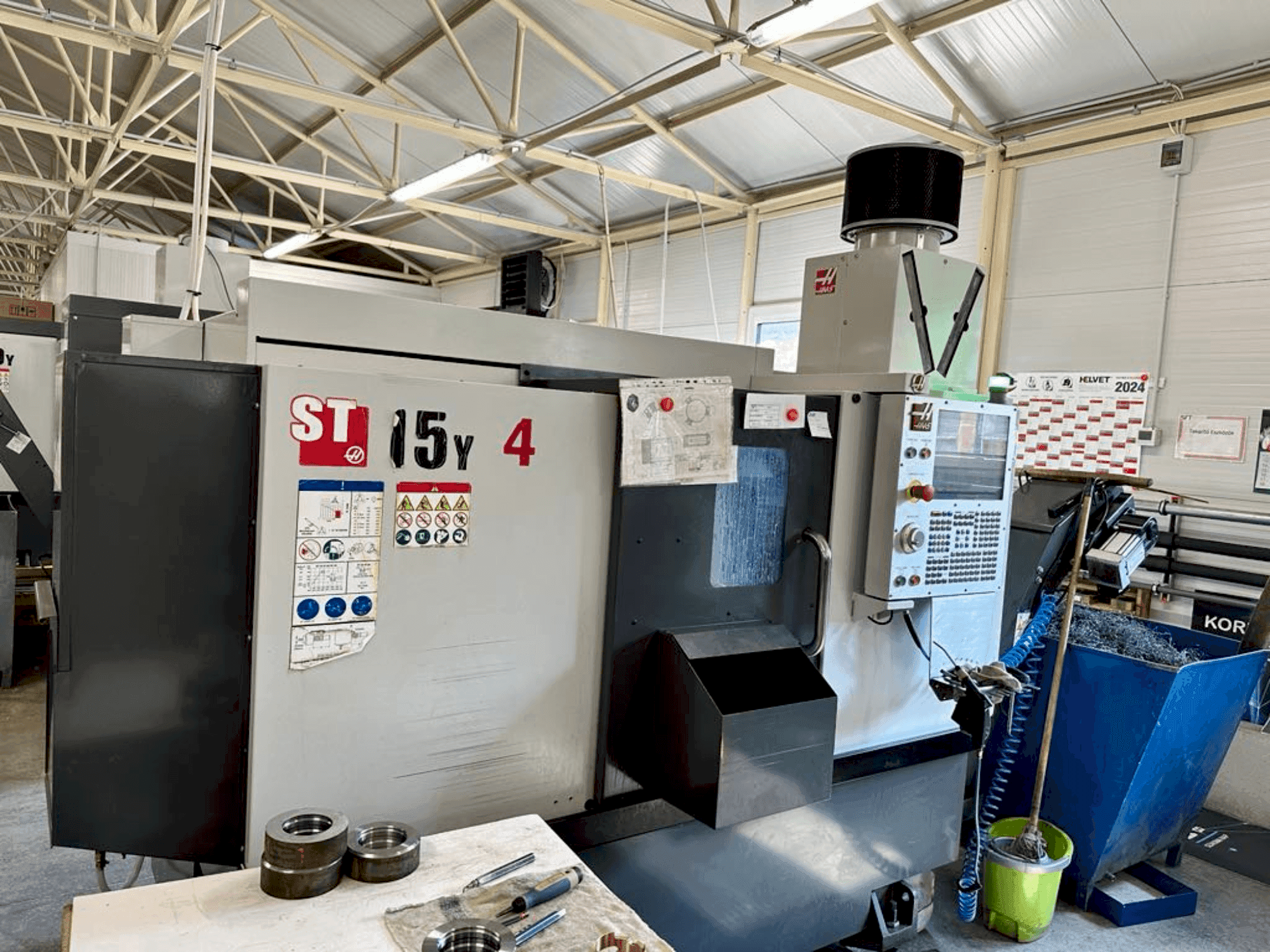 Čelní pohled na HAAS ST-15Y stroj