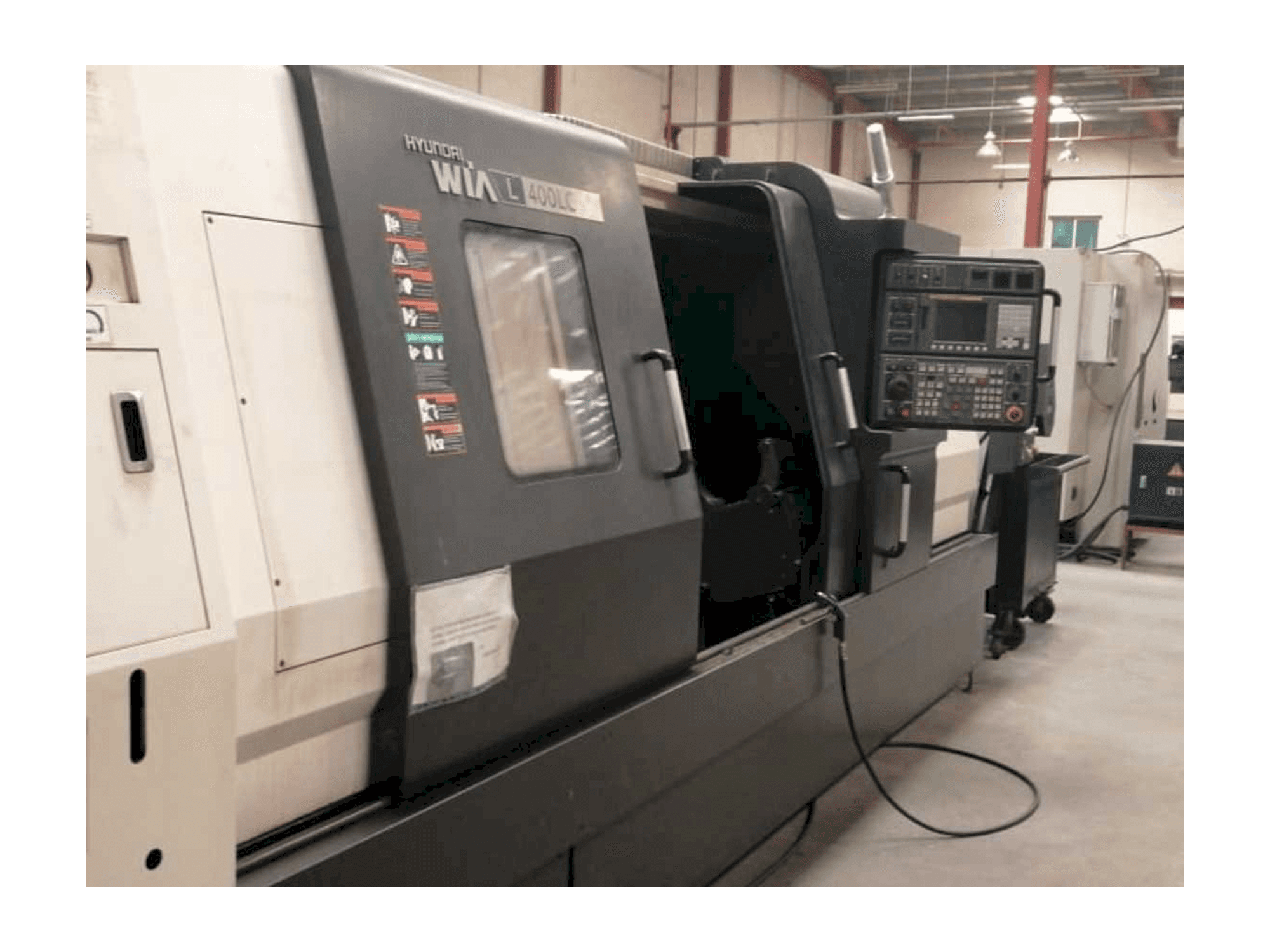 Levý boční pohled na Hyundai Wia L400LC stroj