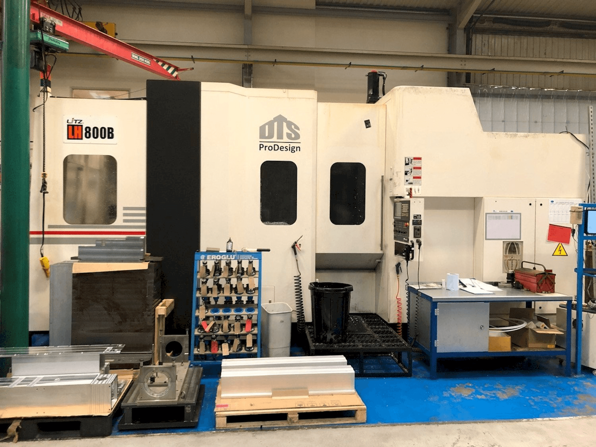 Čelní pohled na Litz LH-800B stroj