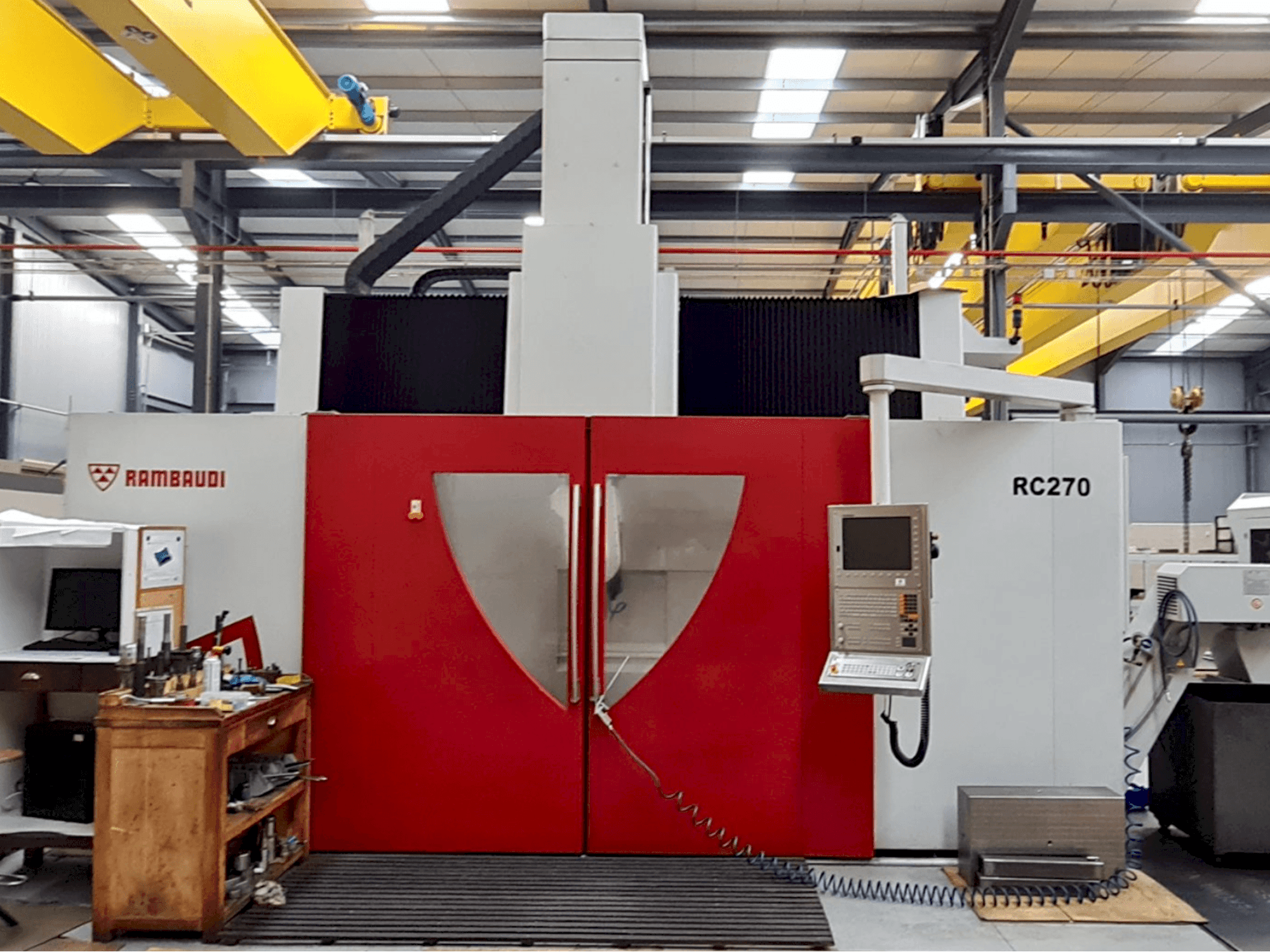 Čelní pohled na Rambaudi RC 270 stroj