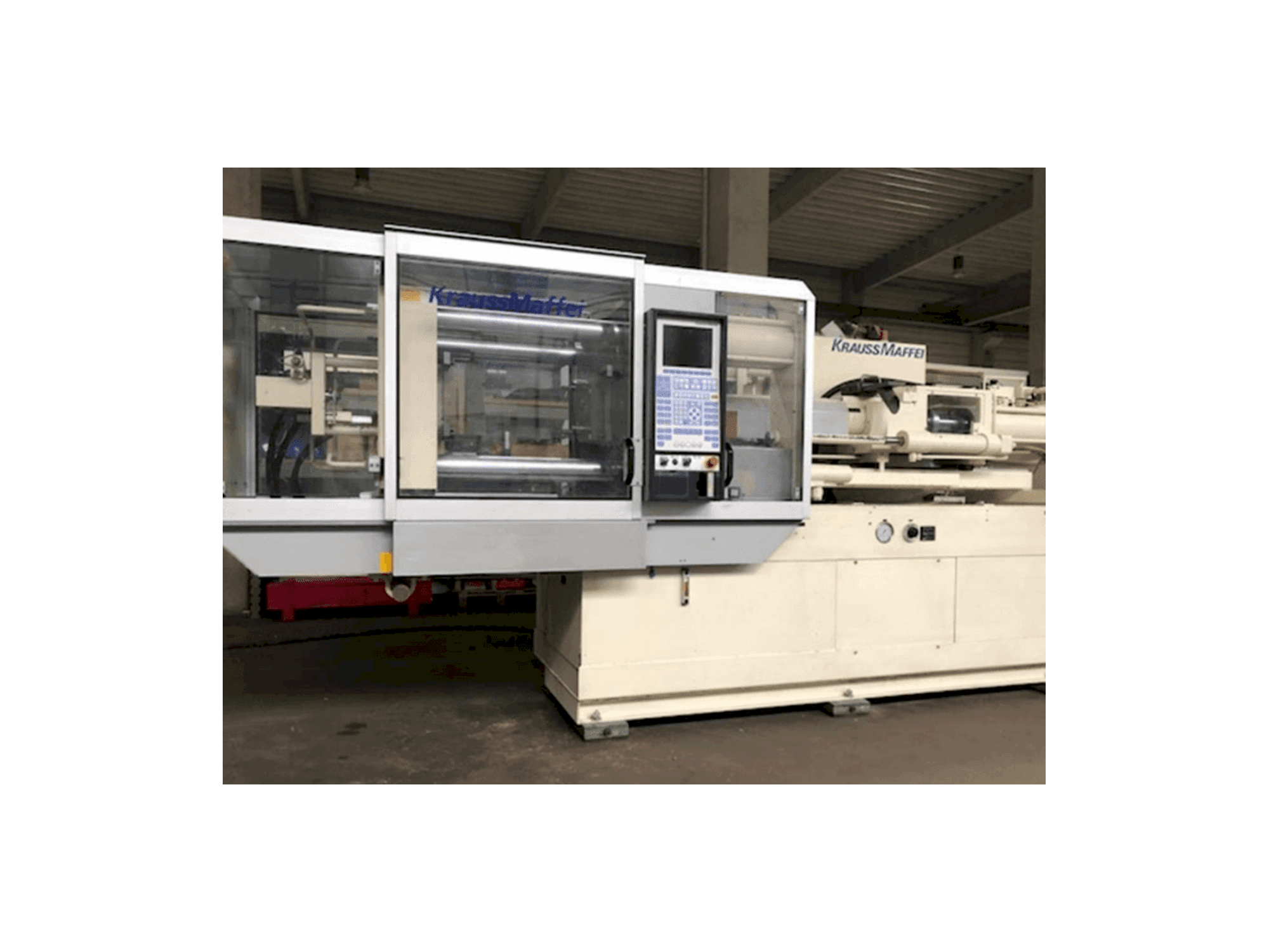 Čelní pohled na Krauss Maffei 150-700 C2 stroj